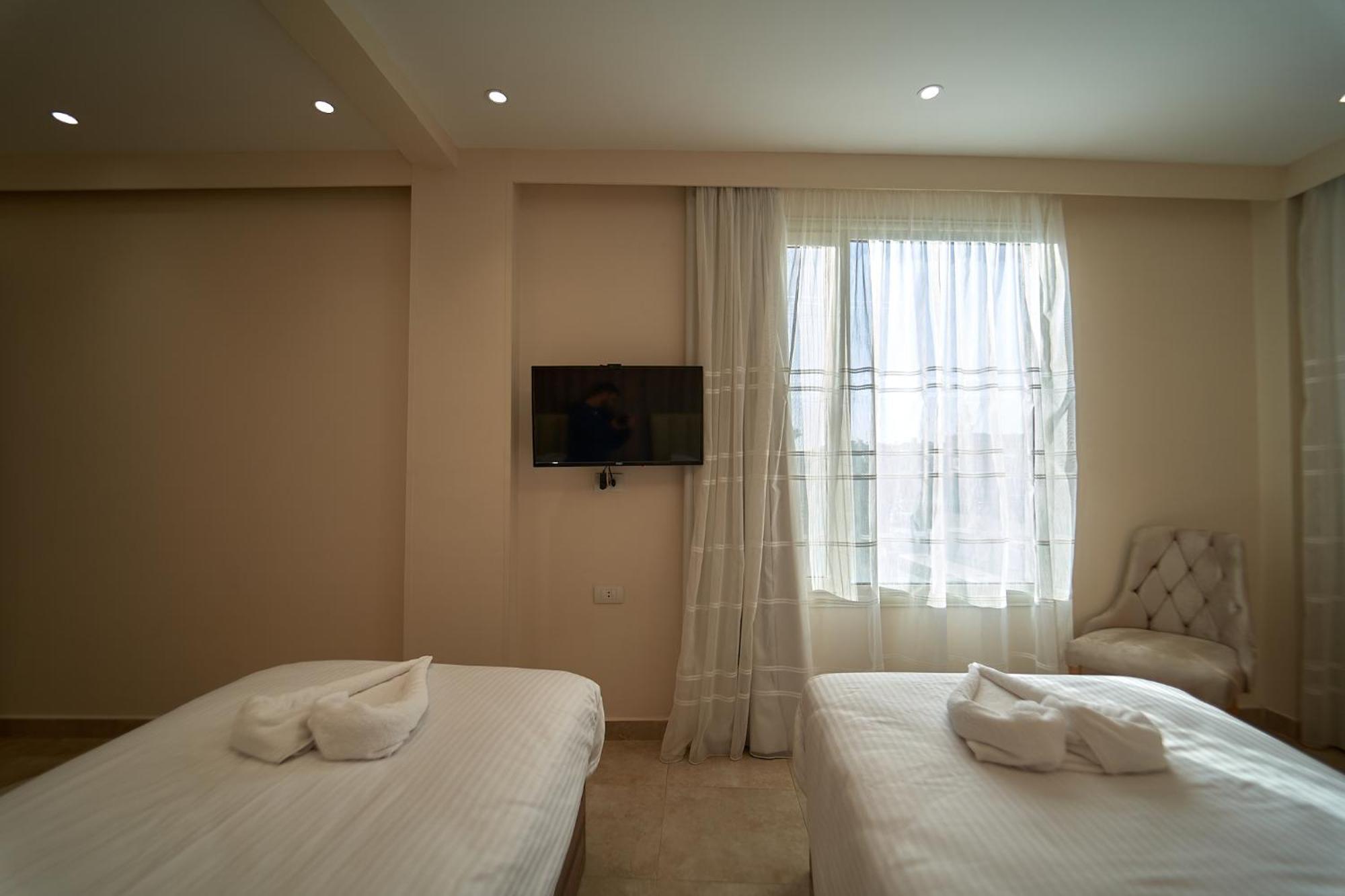 Hotel The Palace Pyramids 3*