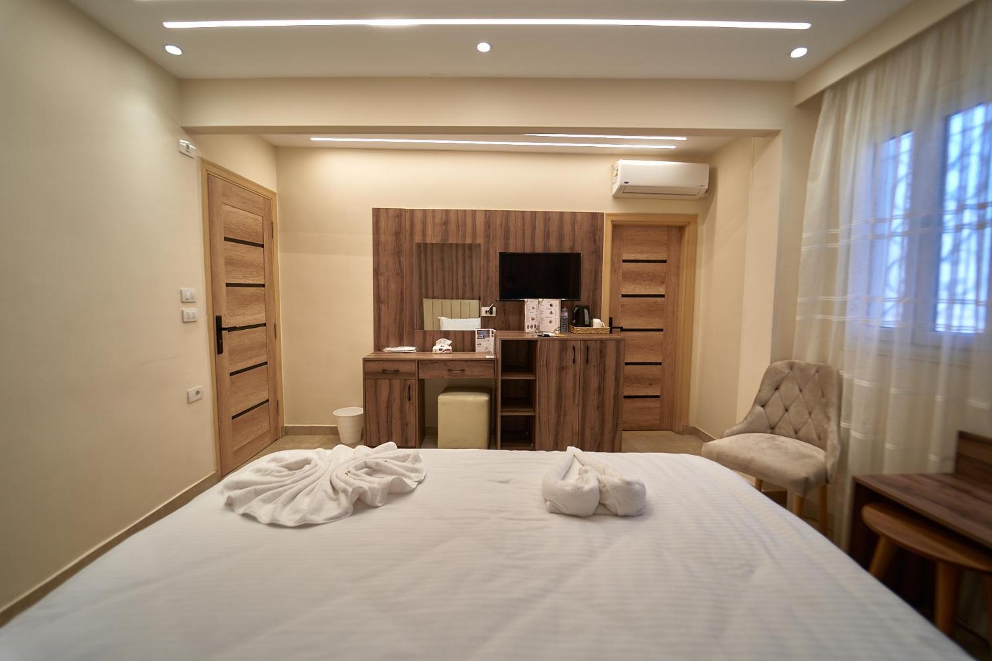 The Palace Pyramids 3*