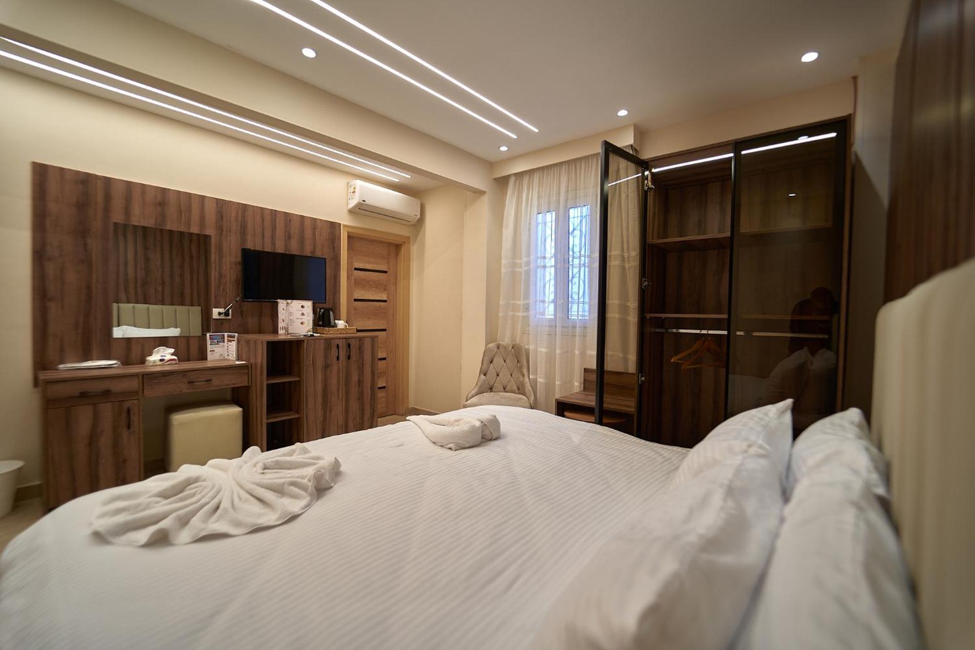 Hotel The Palace Pyramids 3*
