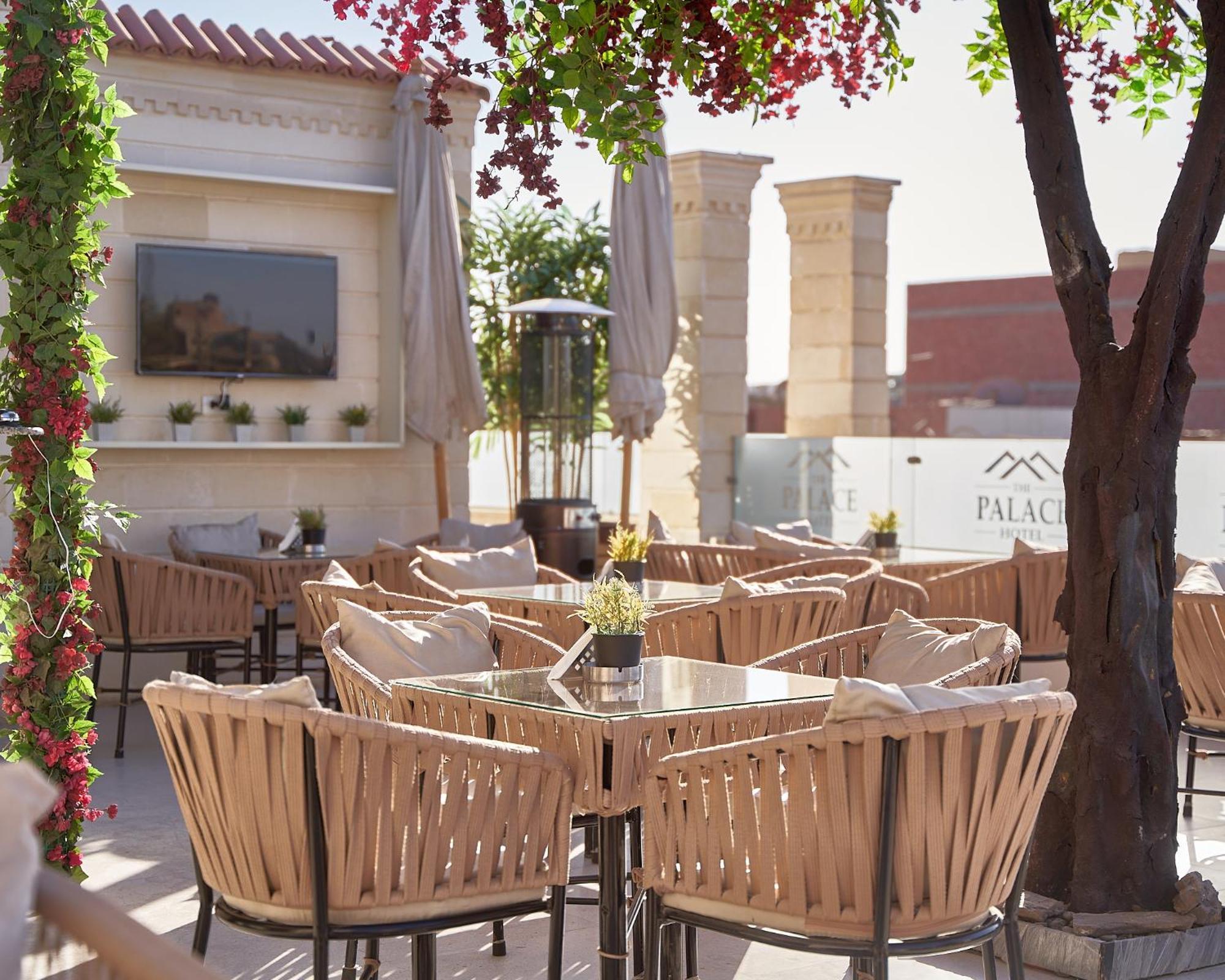 Hotel The Palace Pyramids 3*