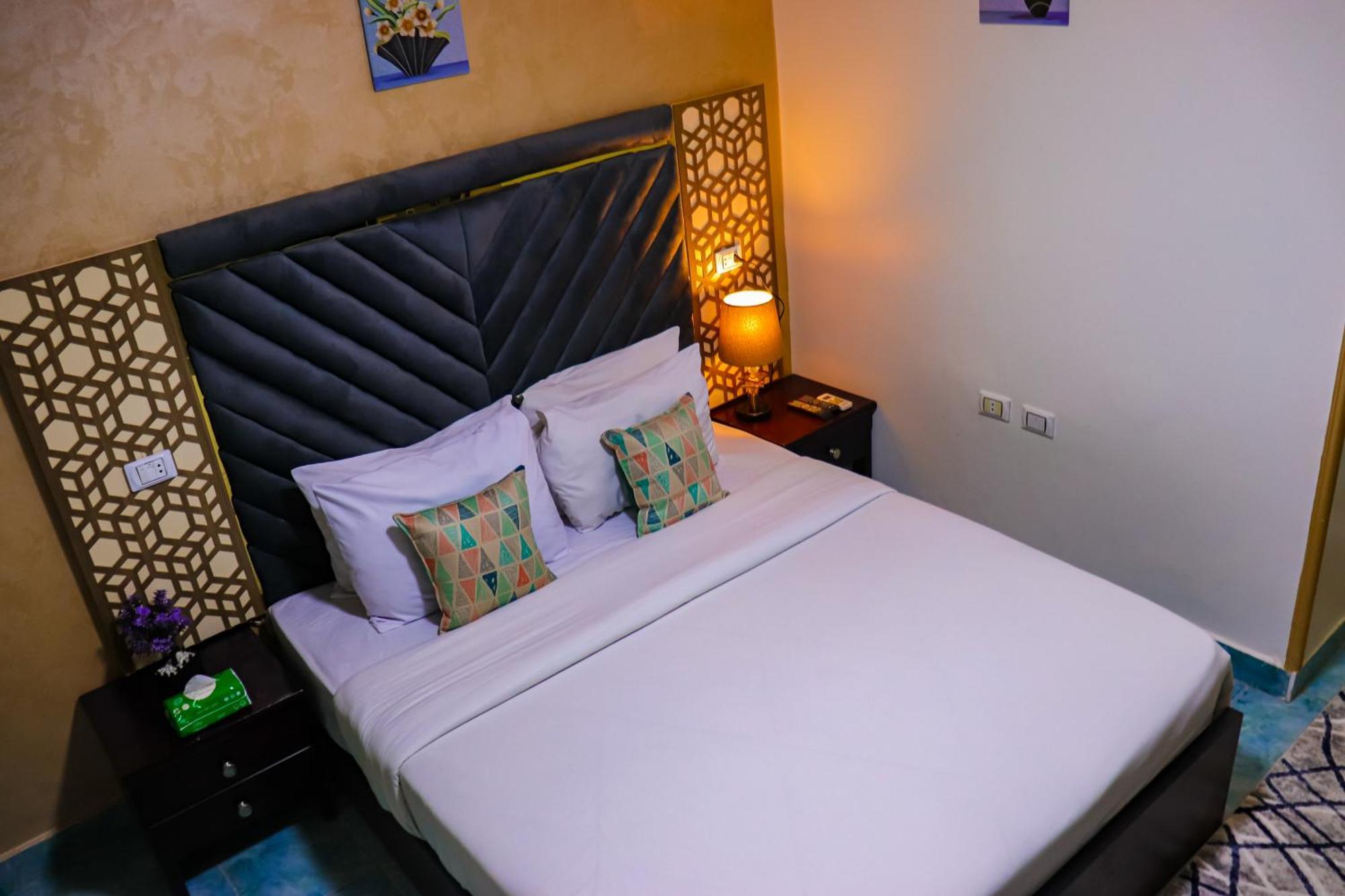 Hotel Golden Pyramids 3*