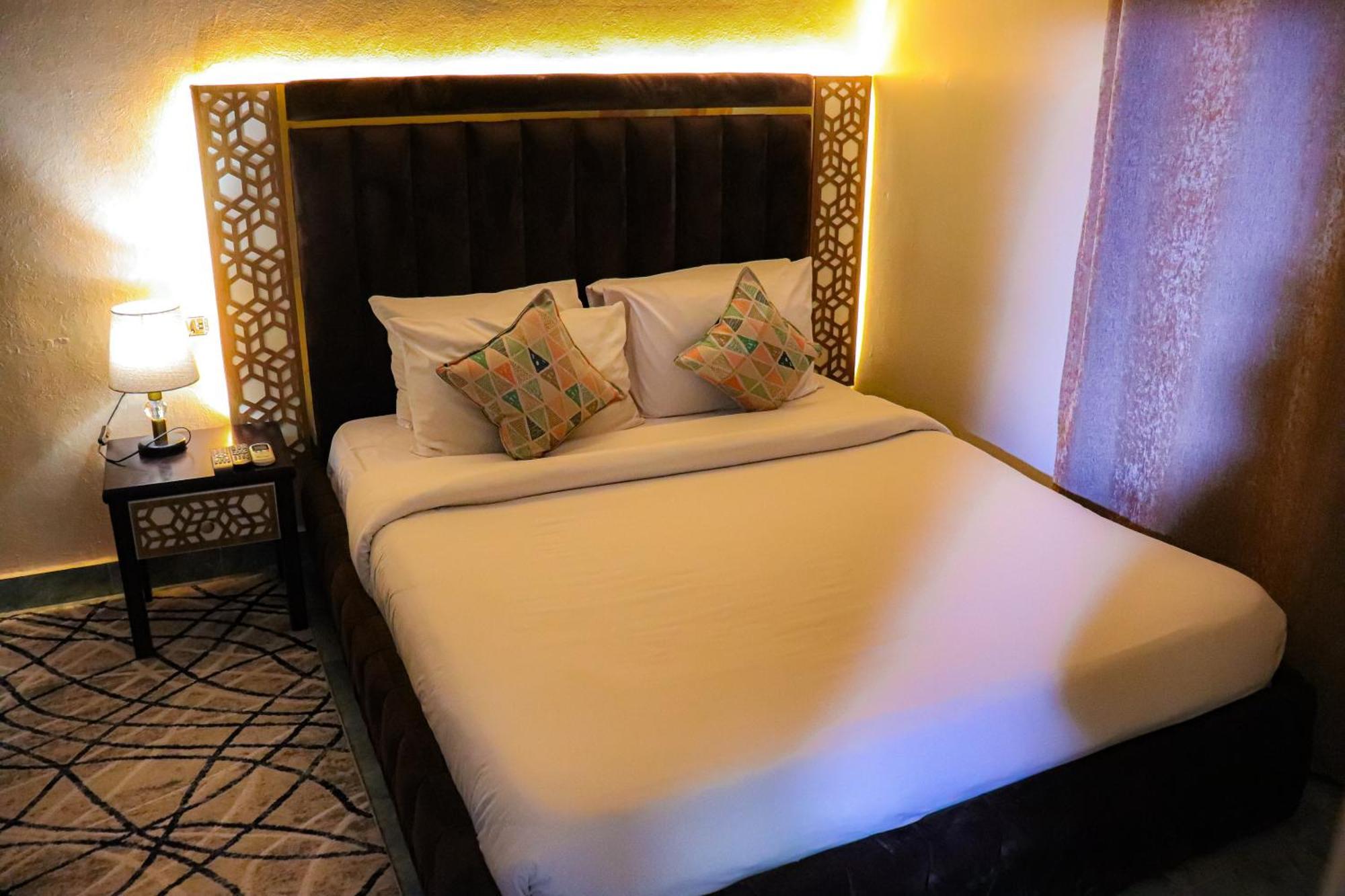 Golden Pyramids Hotel 3*