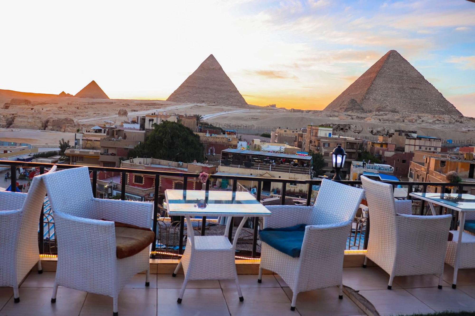 Hotel Golden Pyramids 3*