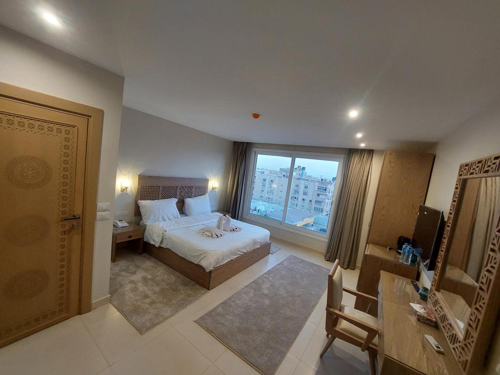 Doudou Pyramids View Hotel Kafrat al Jabal