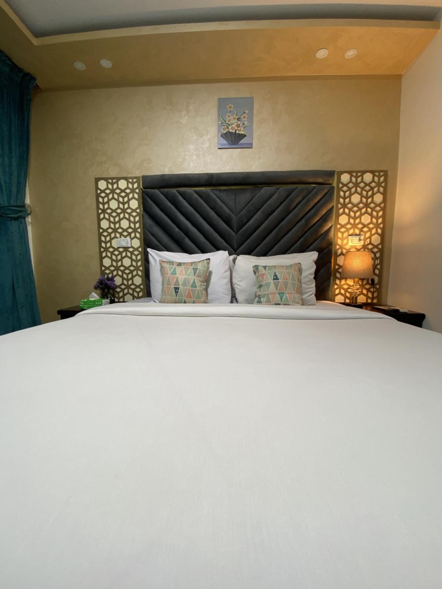 Golden Pyramids Hotel 3*