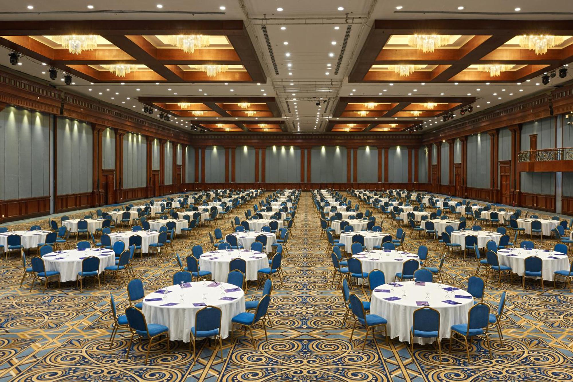 Hilton Plaza Complex 5*