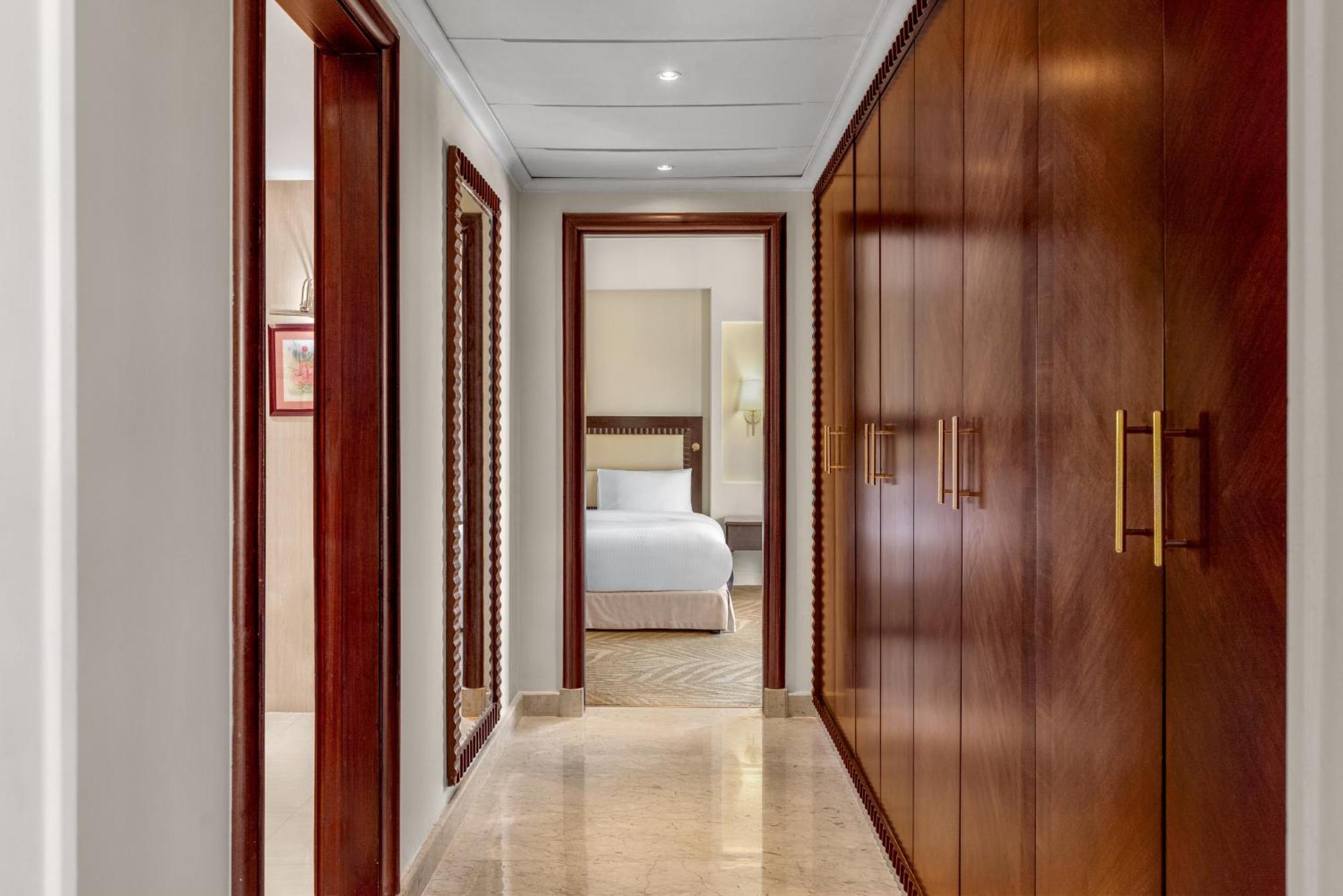 Hilton Plaza Alexandria
