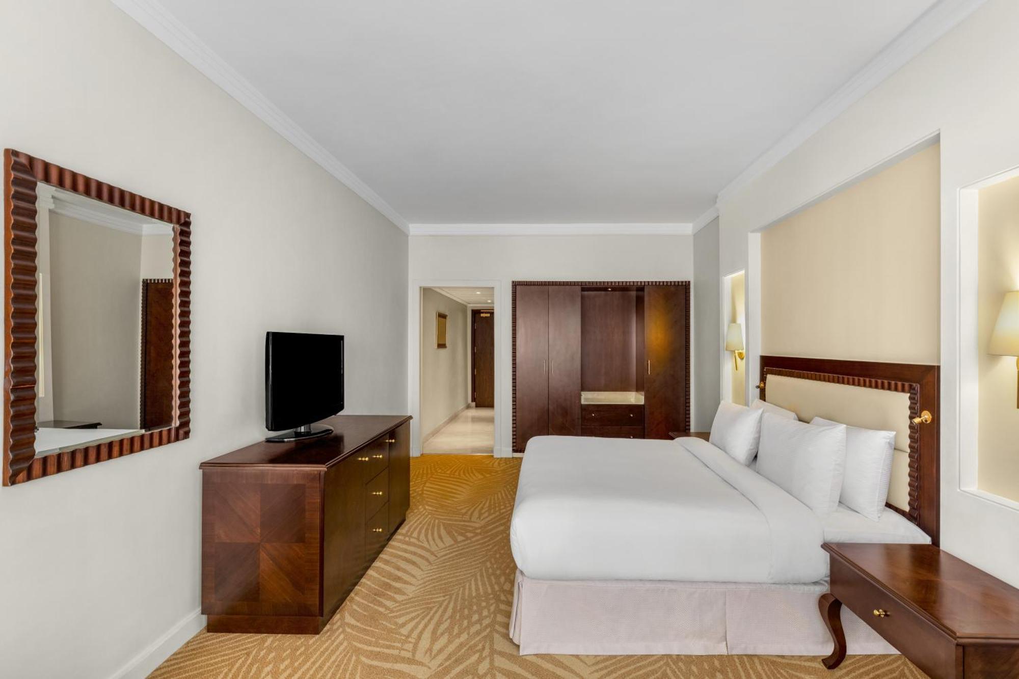 Hilton Plaza Alexandria