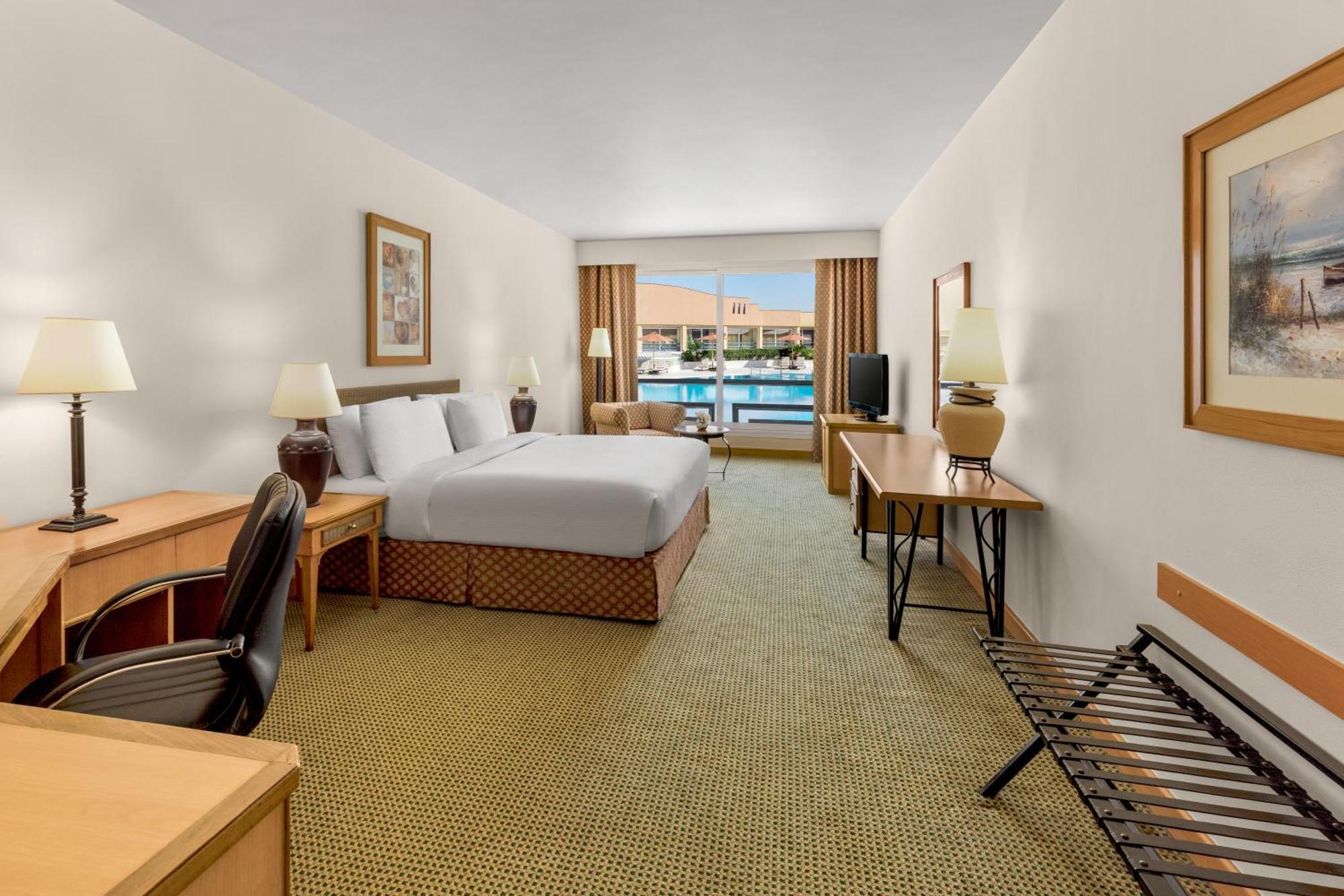 Hilton Plaza Alexandria