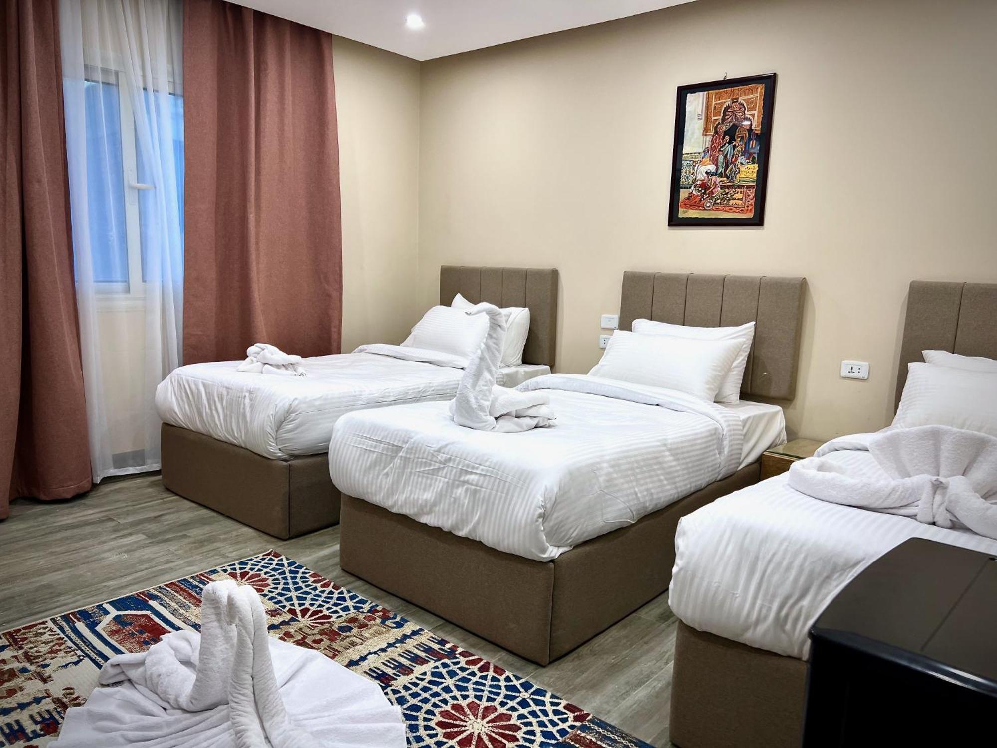 Hotel Pyramids 3*