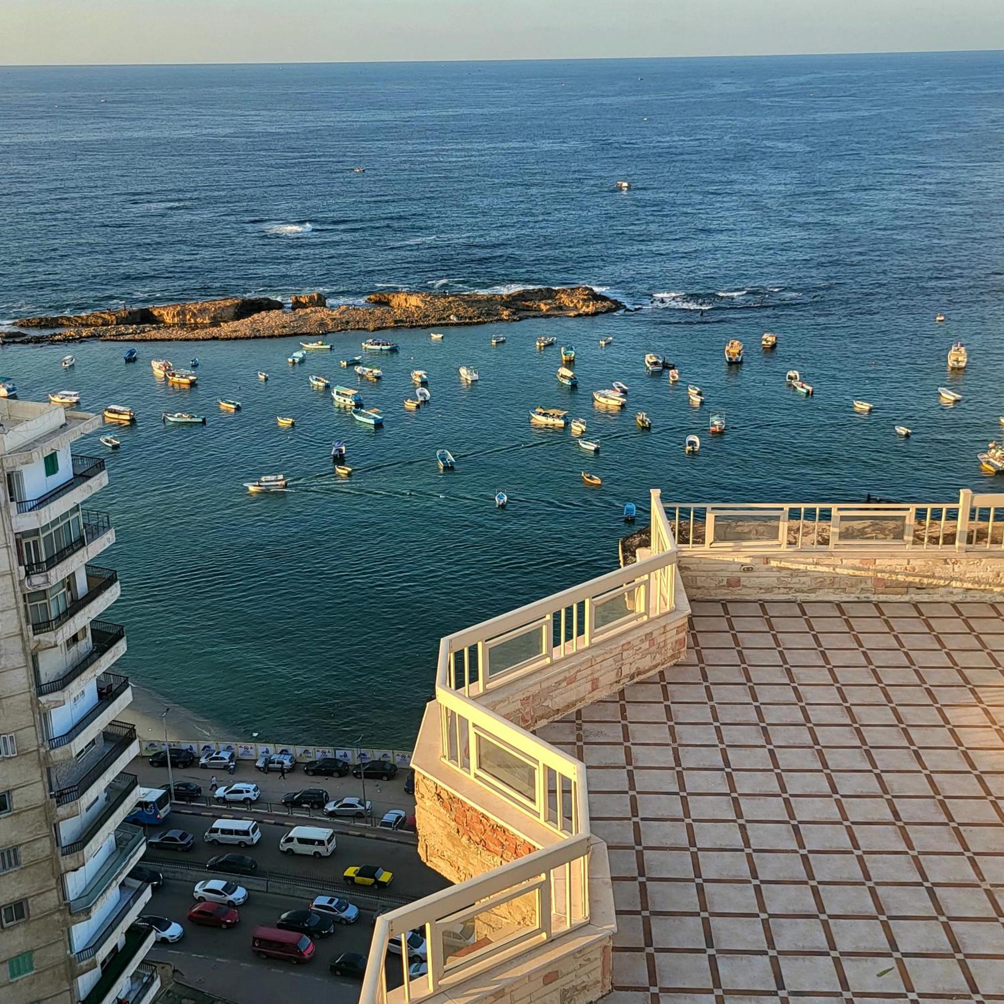 شقه فى ميامى بالاسكندريه مطله على البحر Apartment *