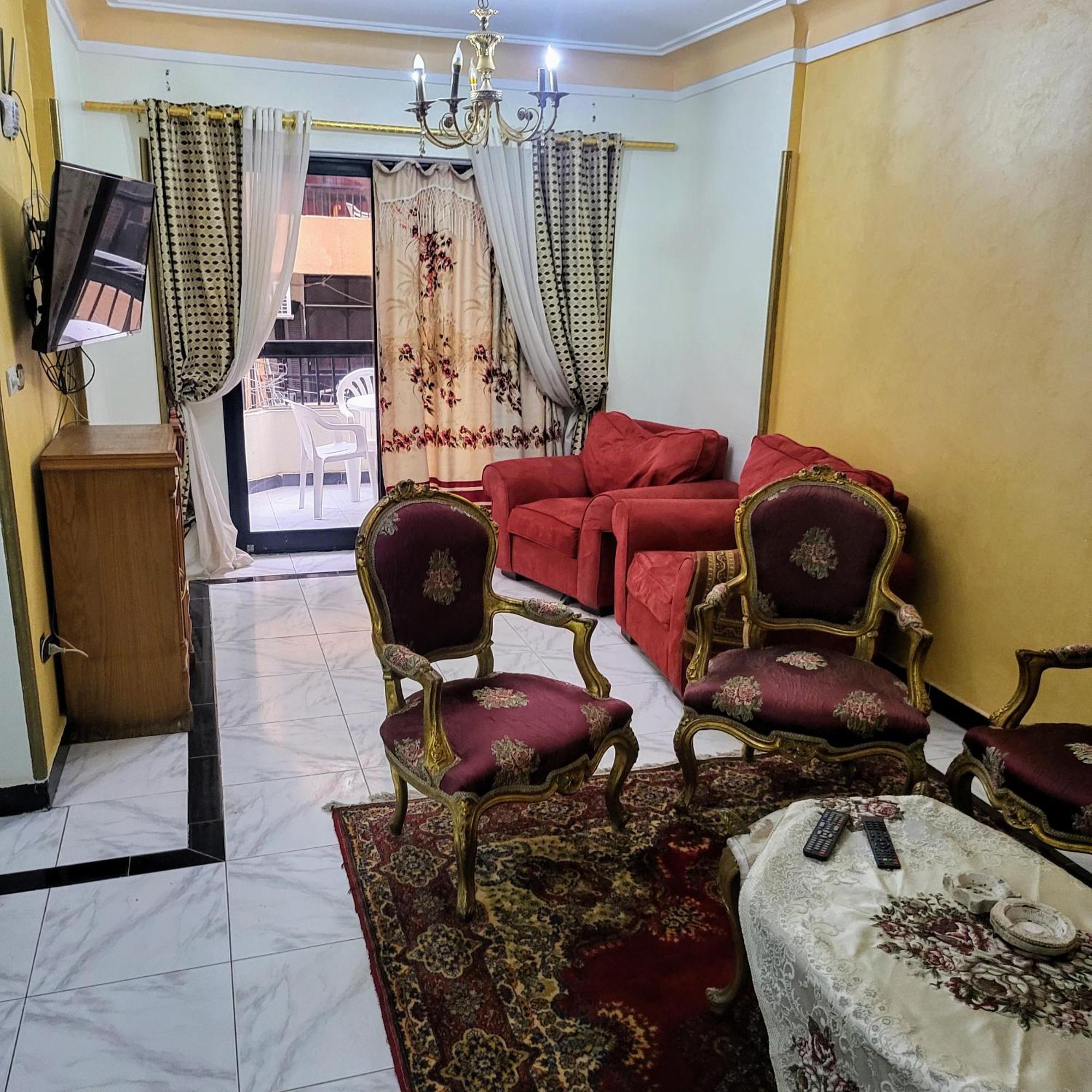 Apartment شقه فى ميامى بالاسكندريه مطله على البحر Alexandria