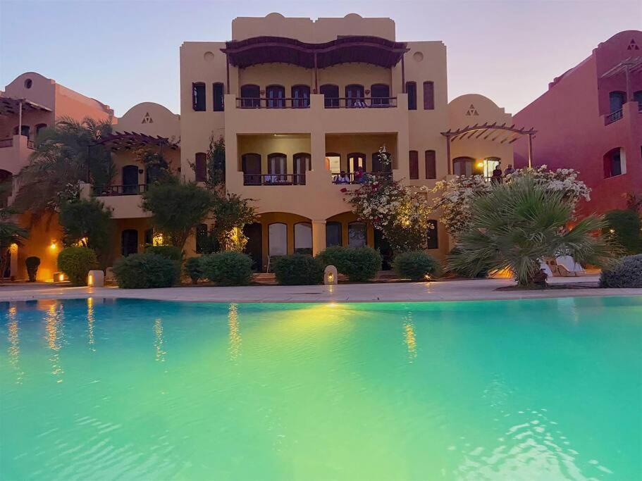 Magical 2br Ground/free Pool & Lagoon Access @elgouna Apartment