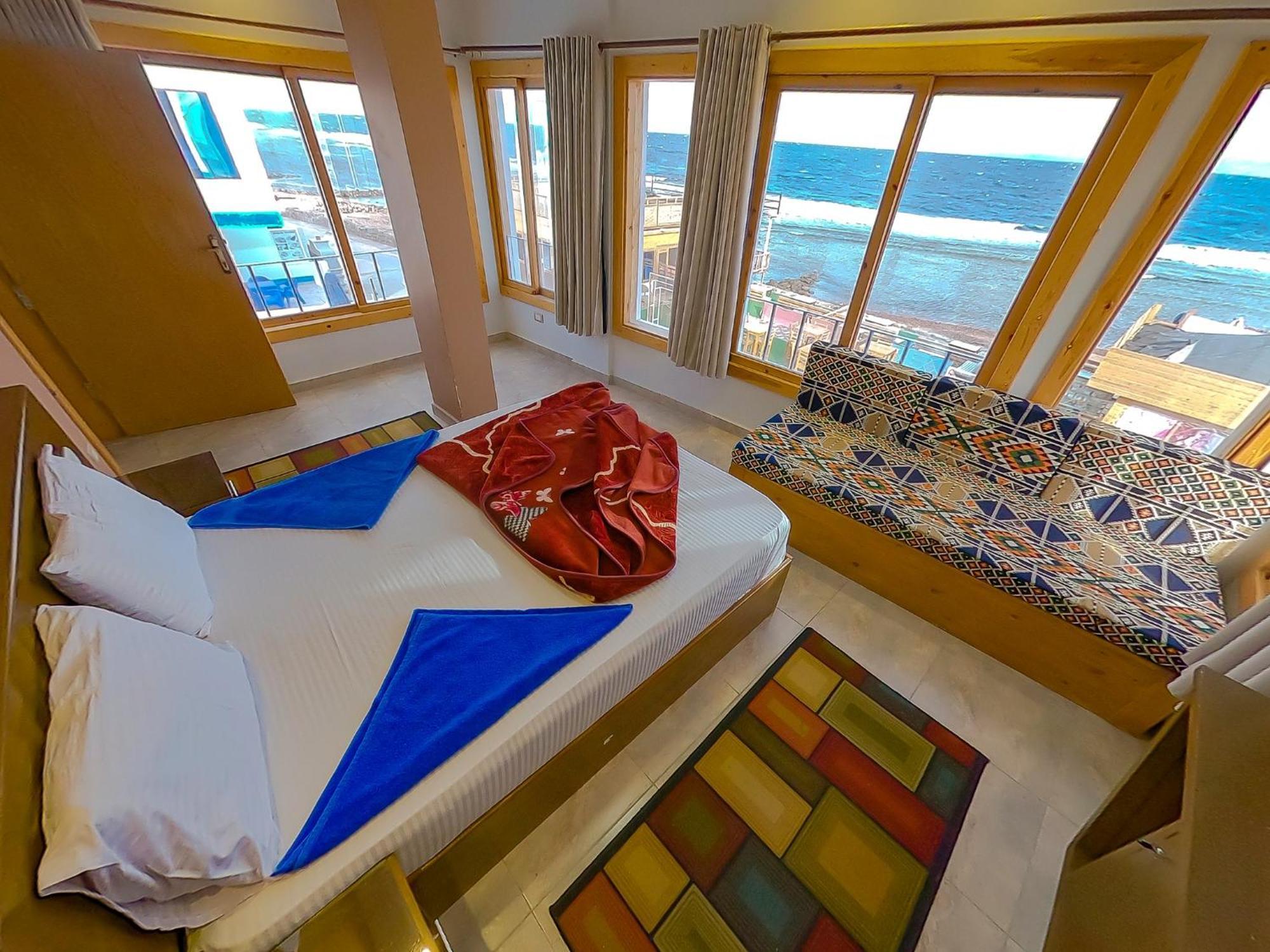 Seaview Hotel 3*