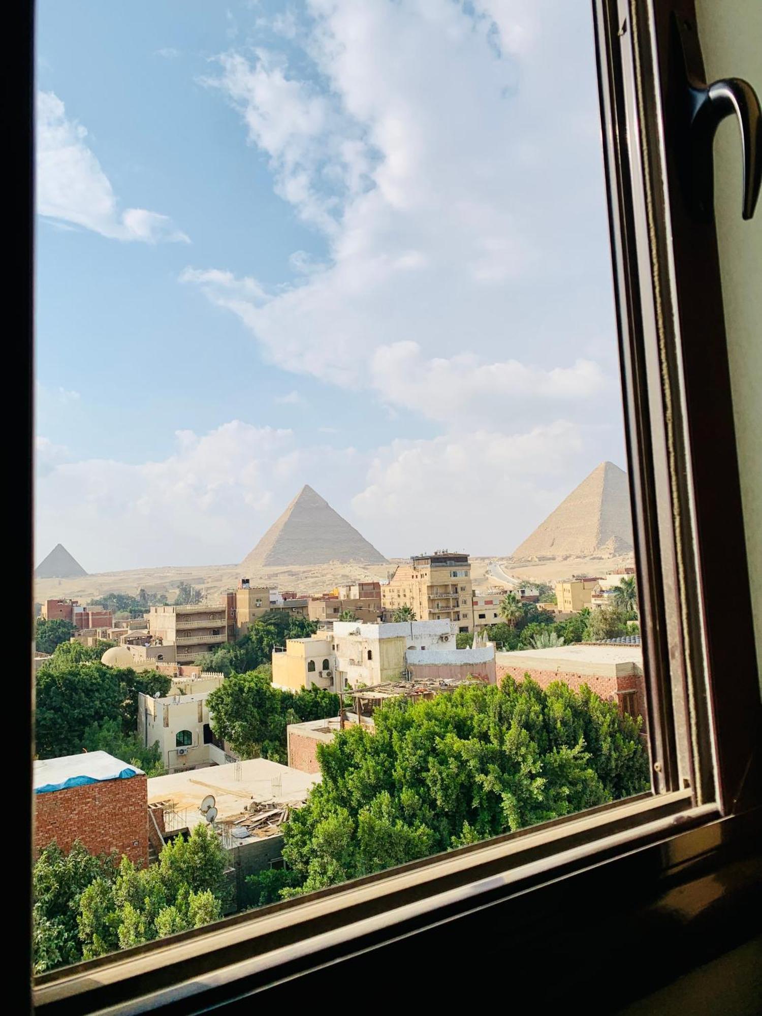 Loay Pyramids View Kahire