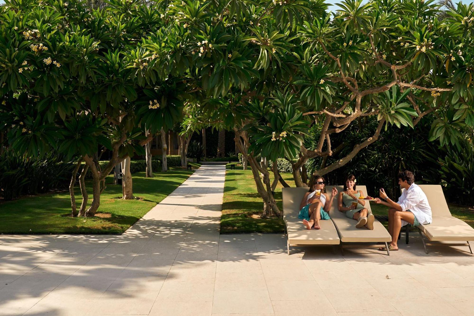 Hotel Dusit Thani Lakeview 5*