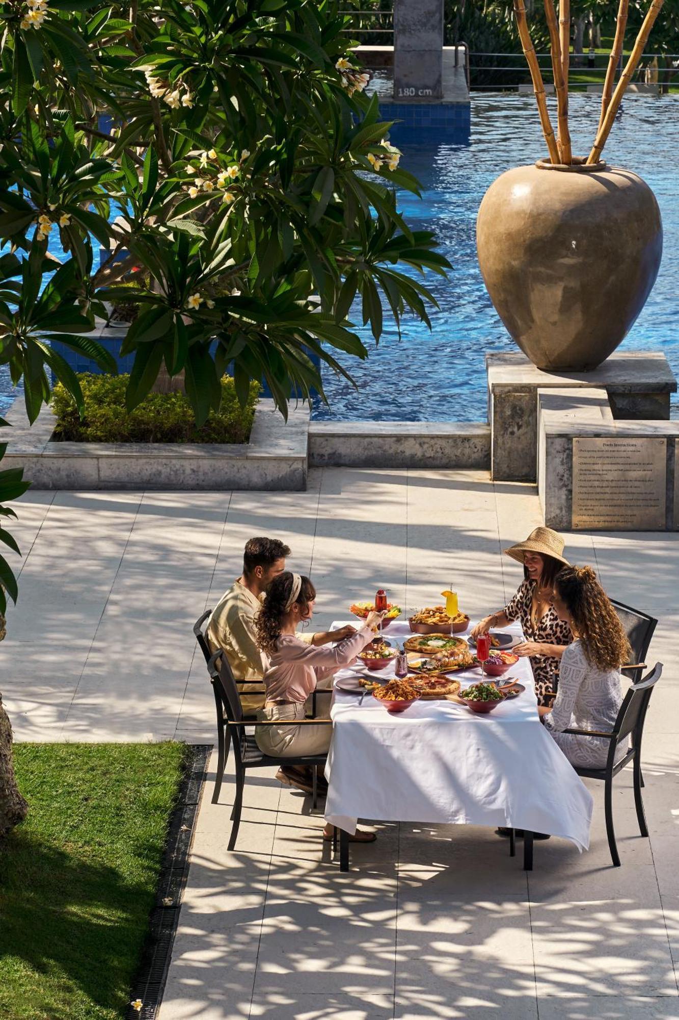 Dusit Thani Lakeview Hotel Cairo
