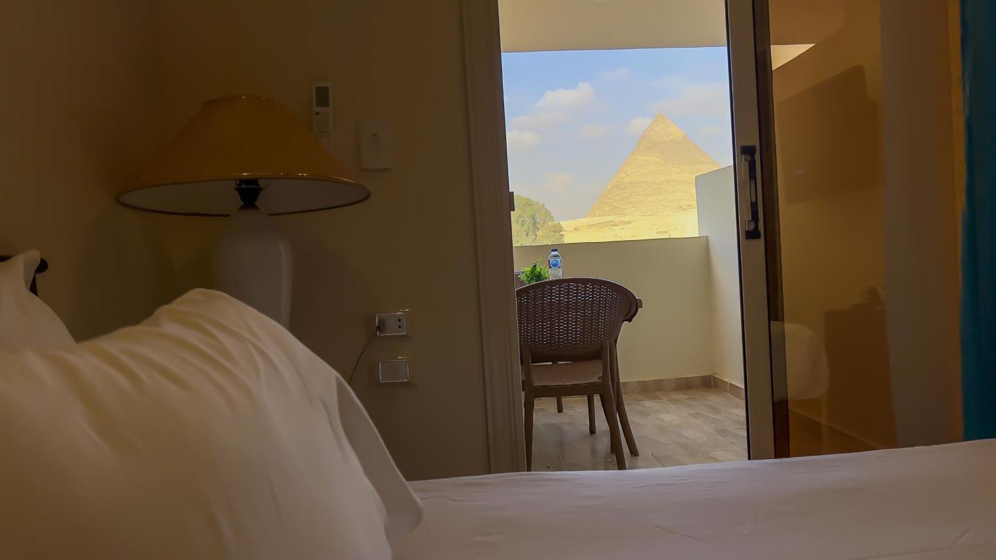 Pyramids Glory Frühstückspension