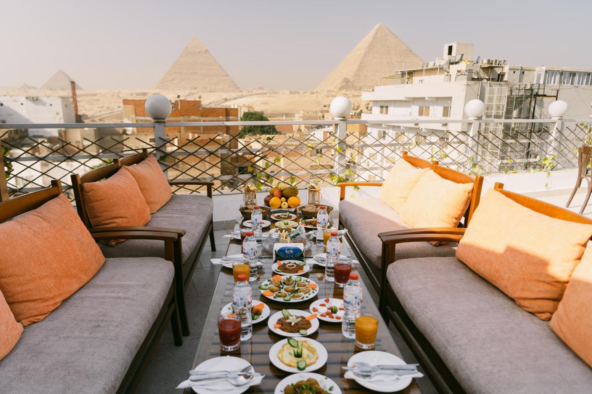 Jimmy Pyramids Hotel