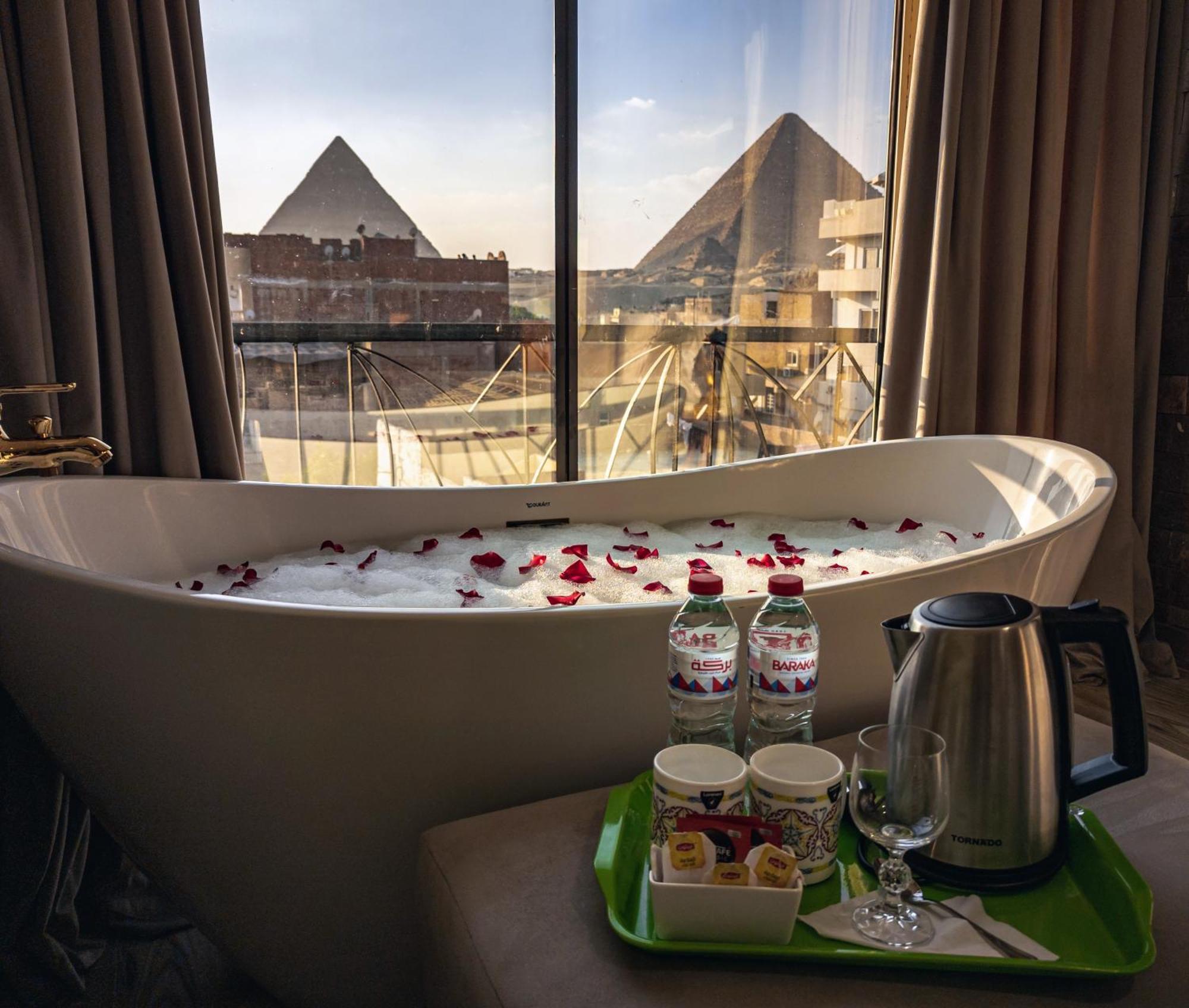 Jimmy Pyramids Hotel 4*