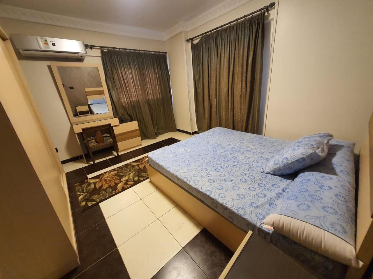Apartment Square - Brand New Luxury With Stunning Sea View