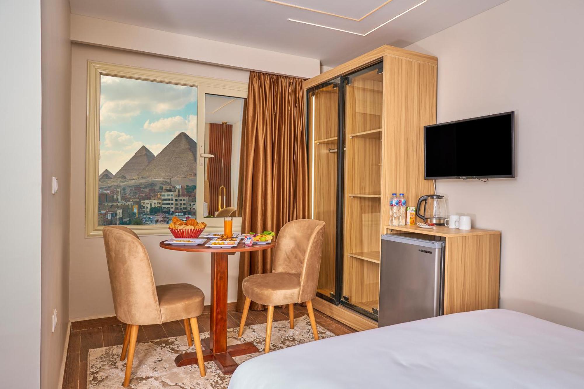 Hostel Rotana Pyramids View