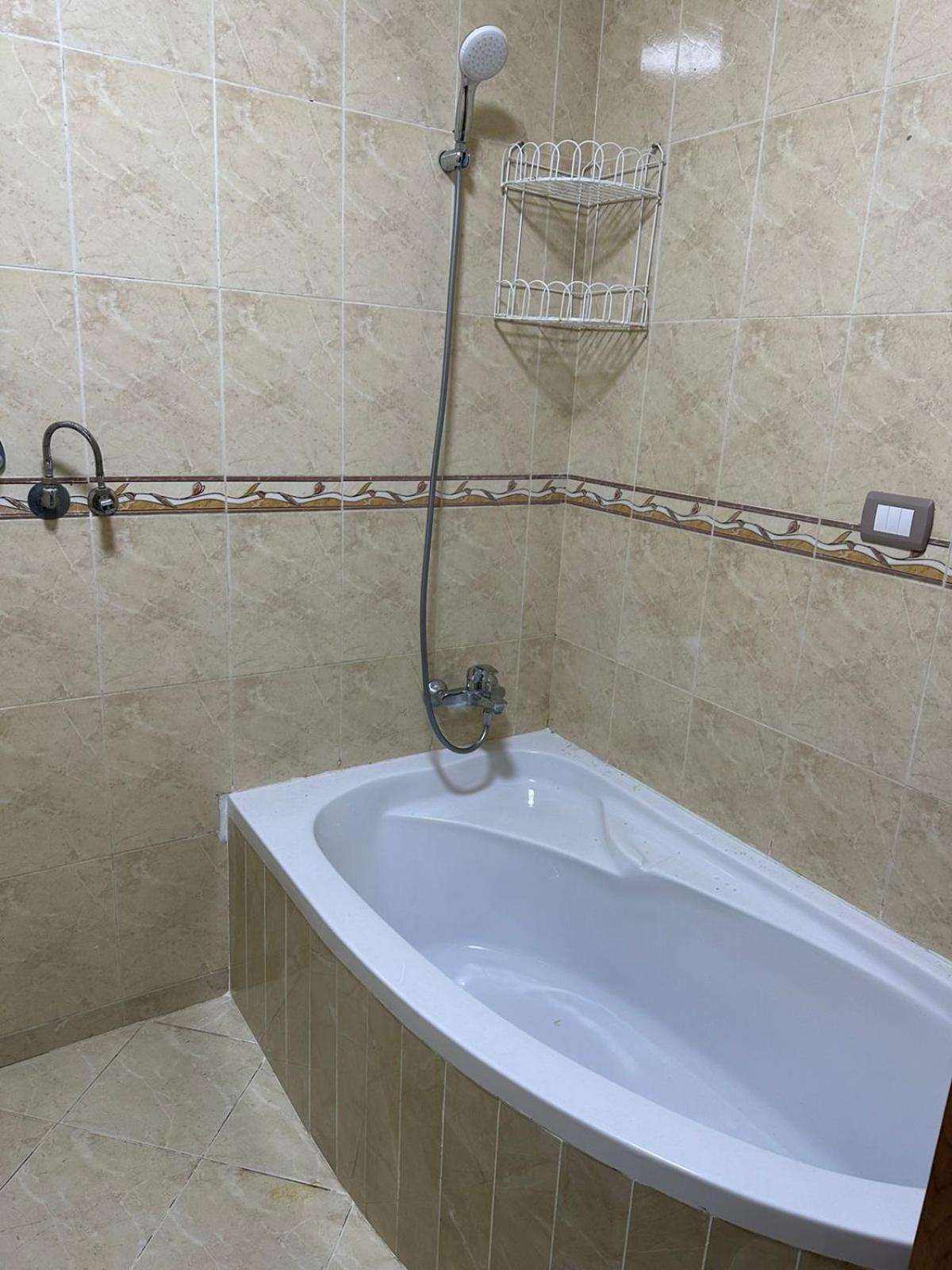 El-shaikh Zayed, 6 October 3bhk Flat- Families Only * Sheikh Zayed City