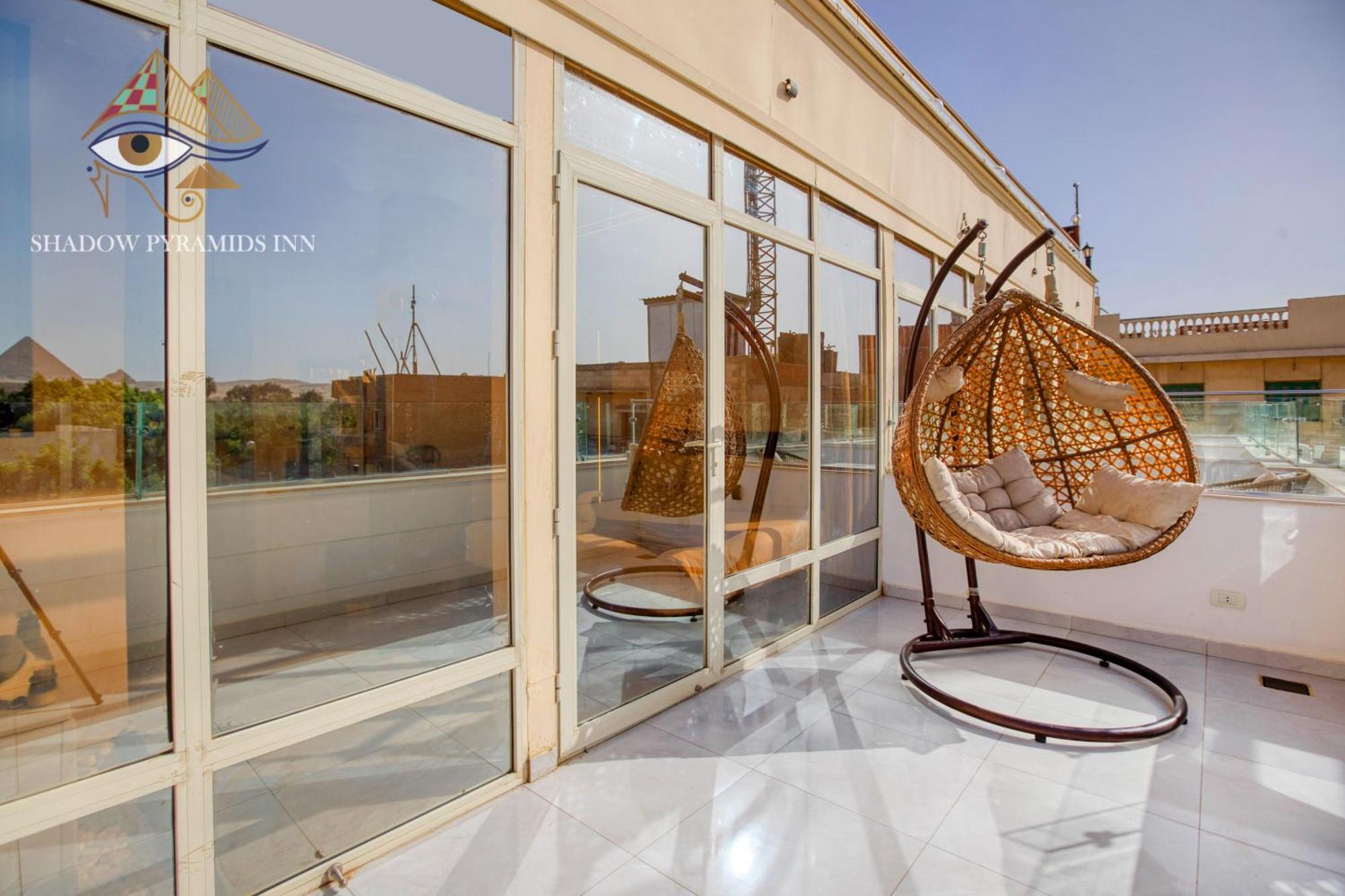 Shadow Pyramids And Jacuzzi Hostel *