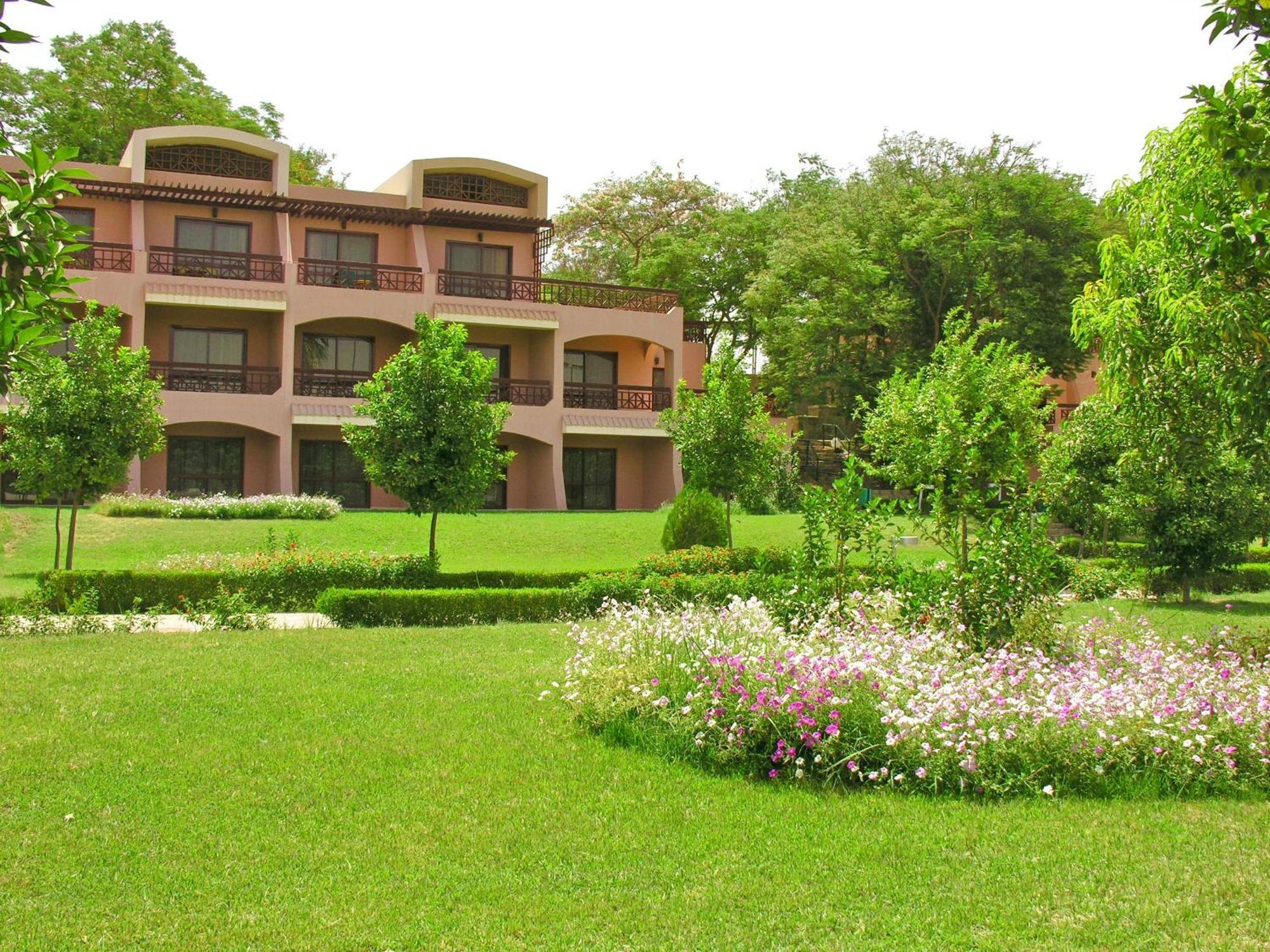 Hotel Pyramisa Island 5*