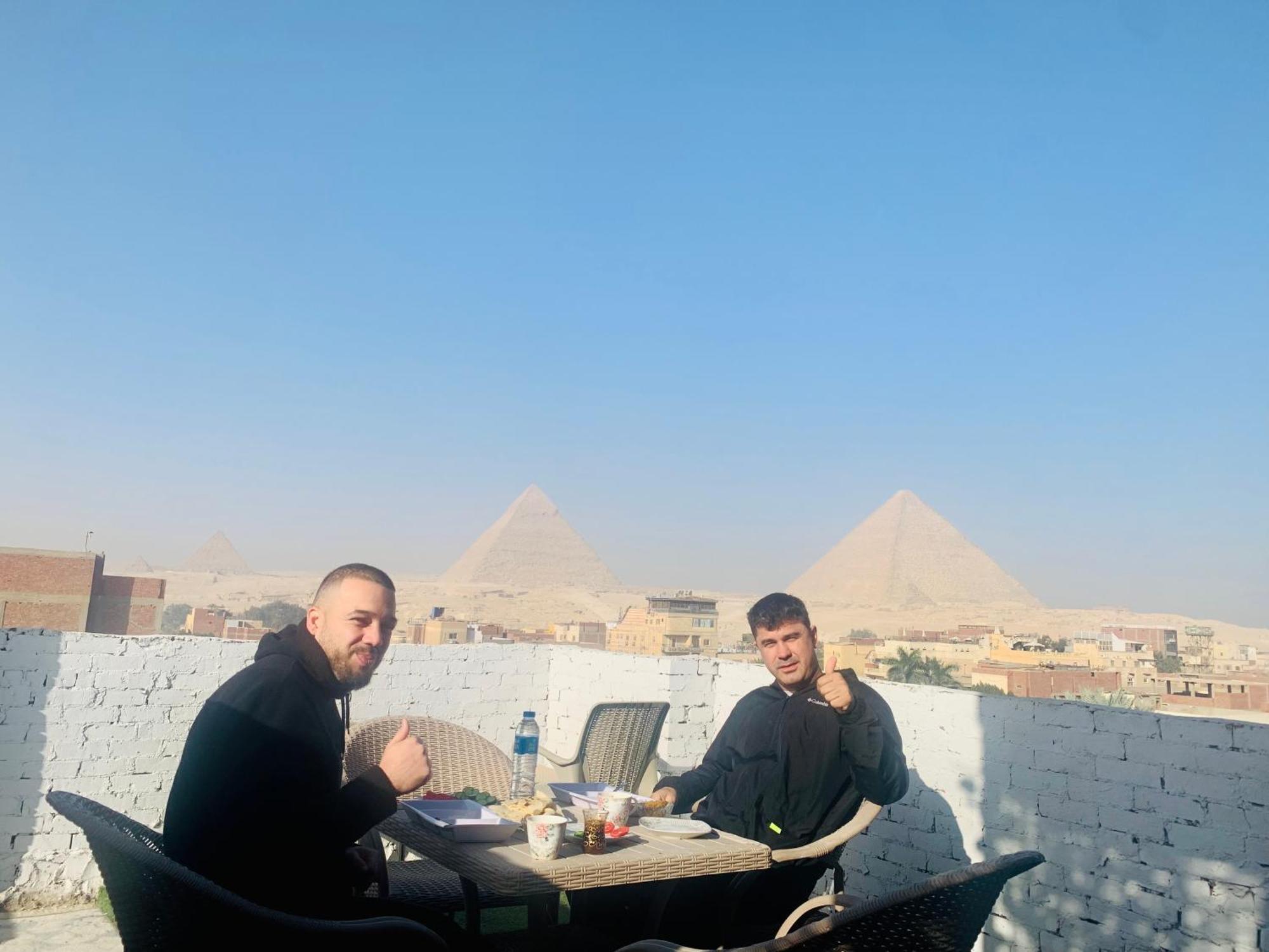 Loay Pyramids View * Kahire