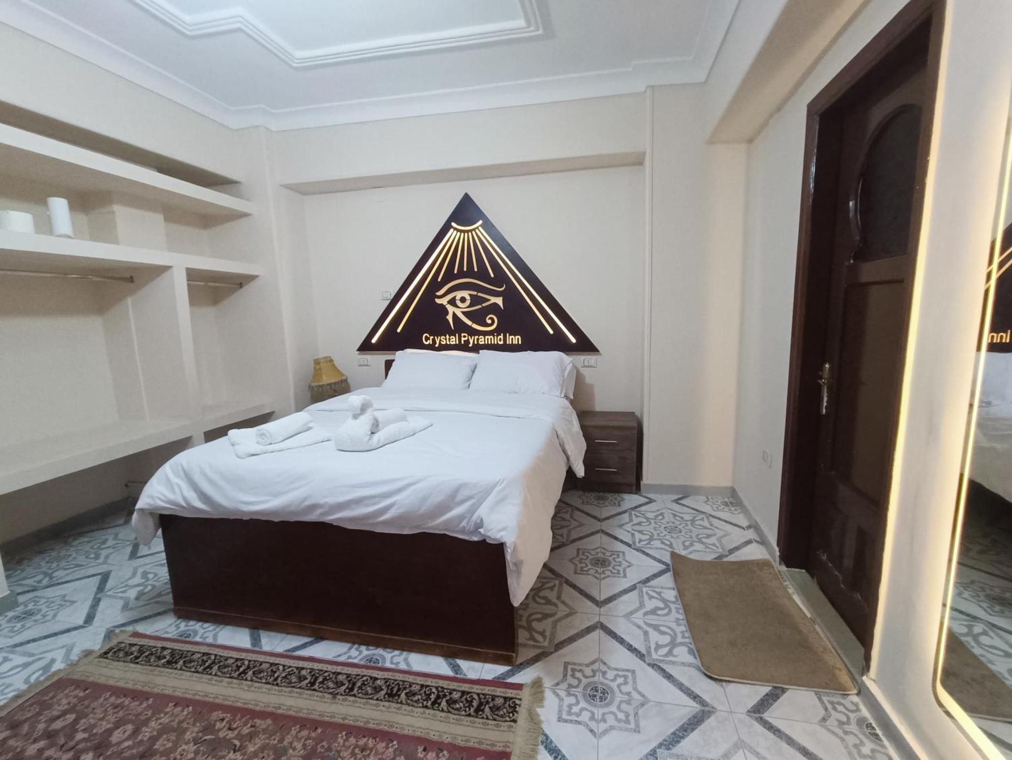 Pyramid View Bed & Breakfast *