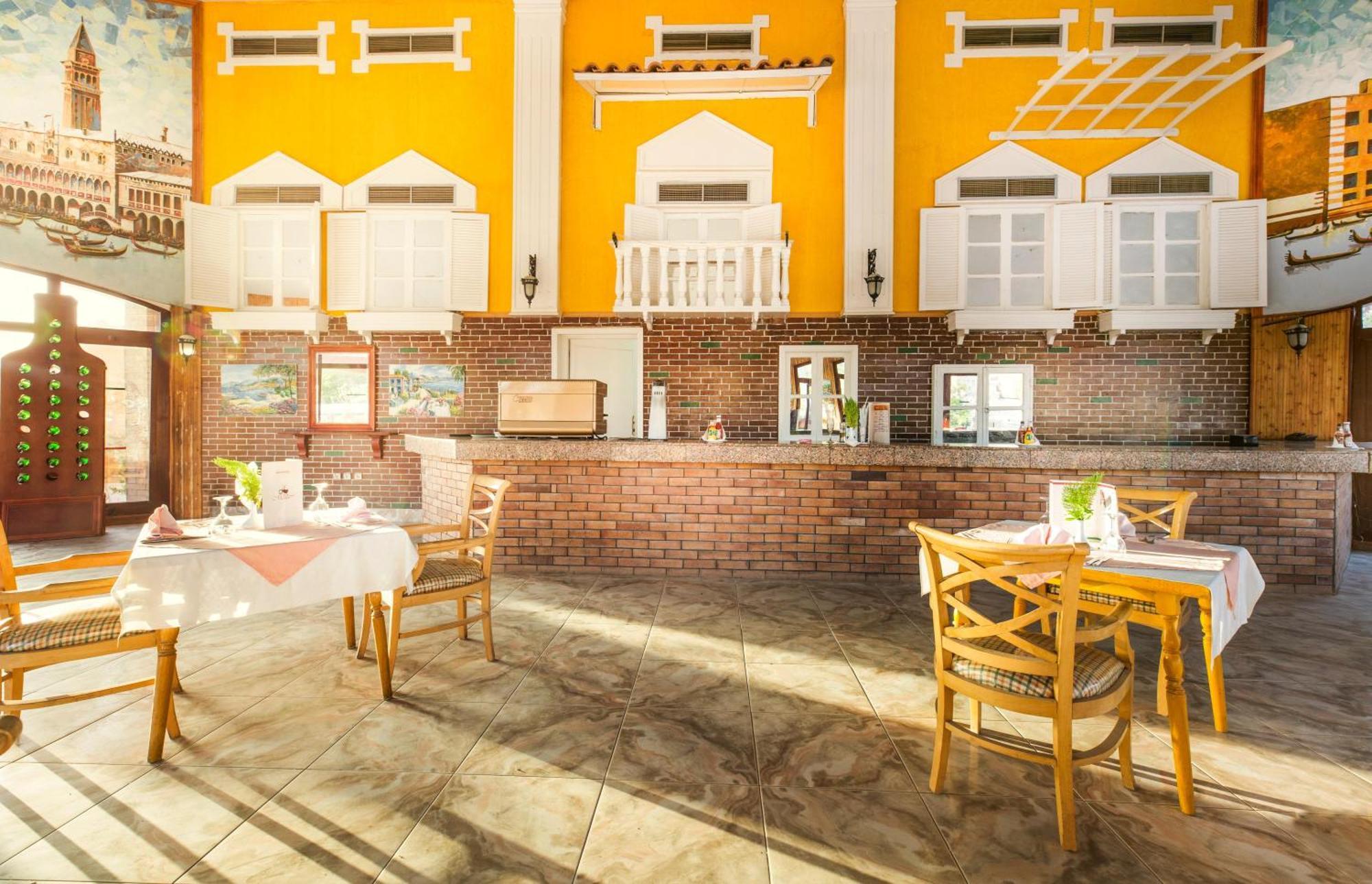 Pyramisa Island Hotel