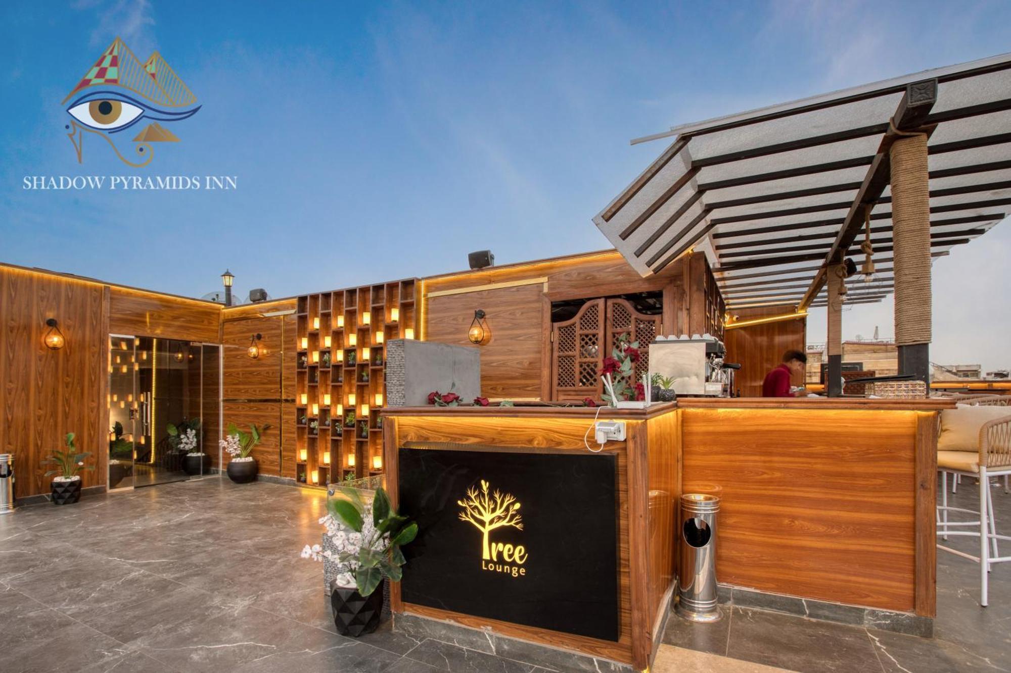 Shadow Pyramids And Jacuzzi Hostel *
