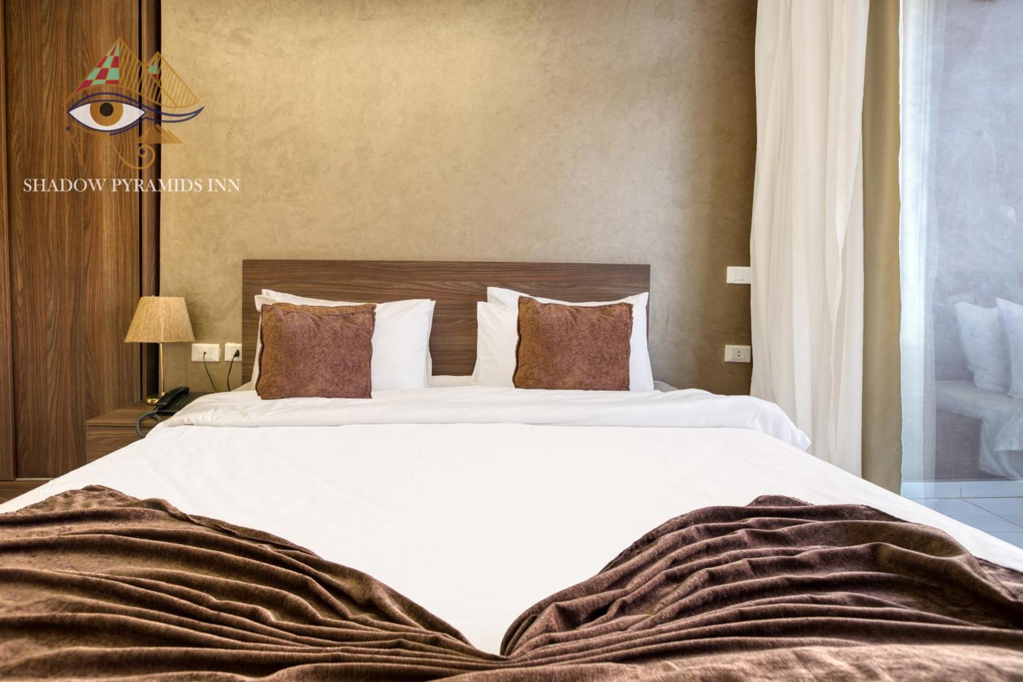 Shadow Pyramids And Jacuzzi Hostel *