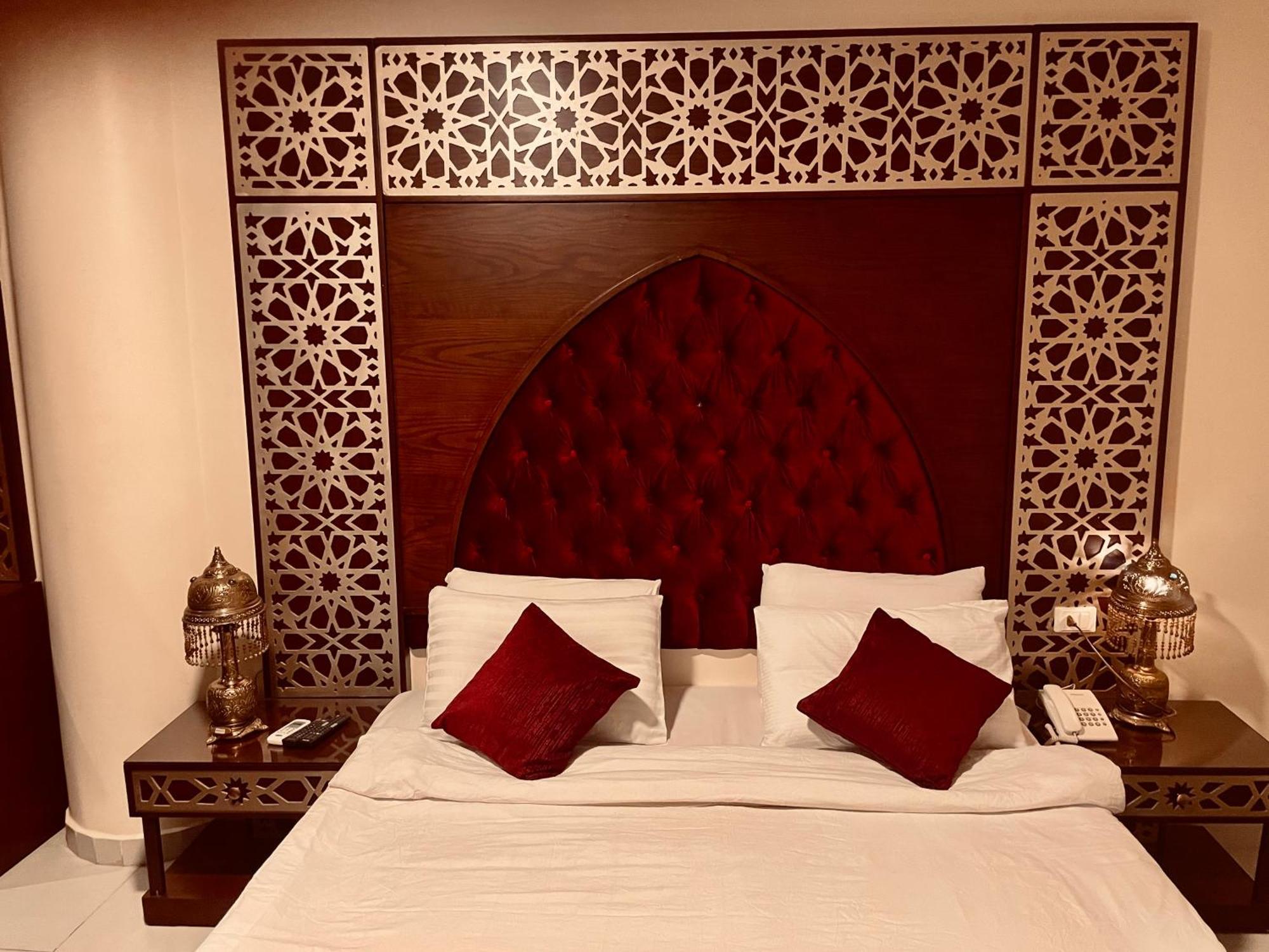 Pyramids Tower Hotel
