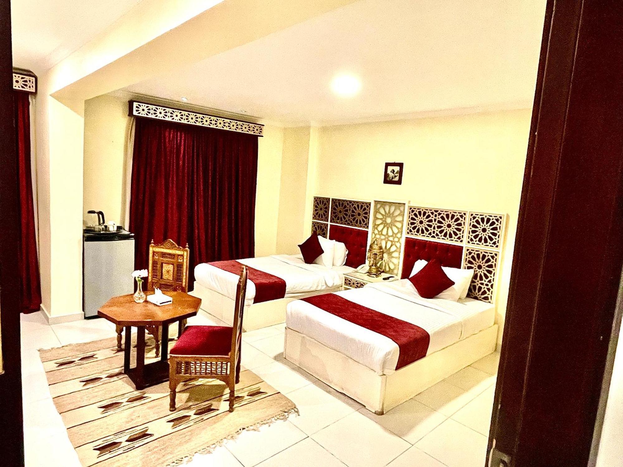 Pyramids Tower 3*