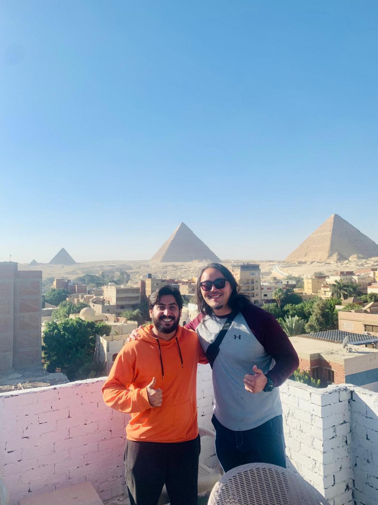 Loay Pyramids View Kahire