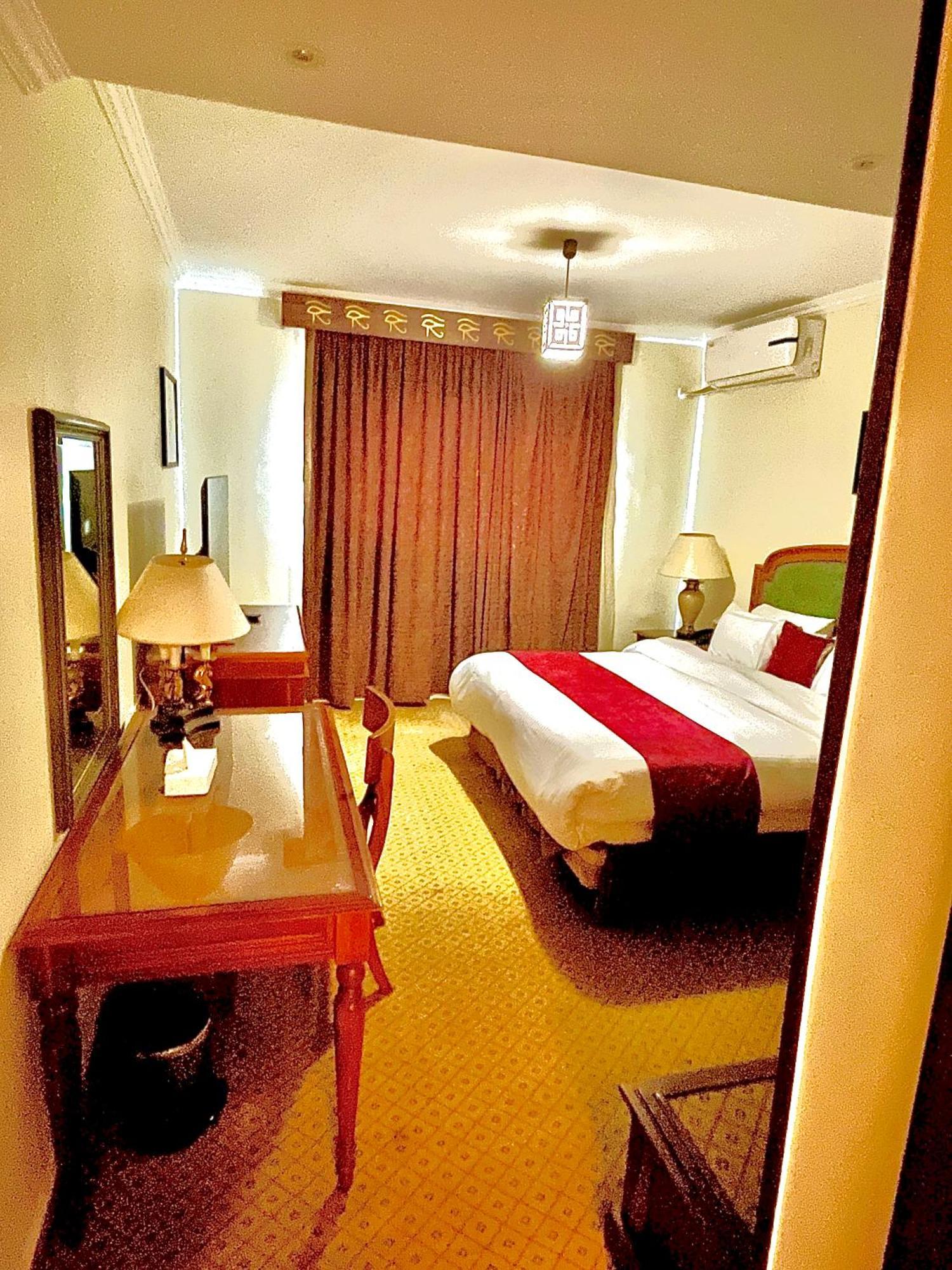 Hotel Pyramids Tower
