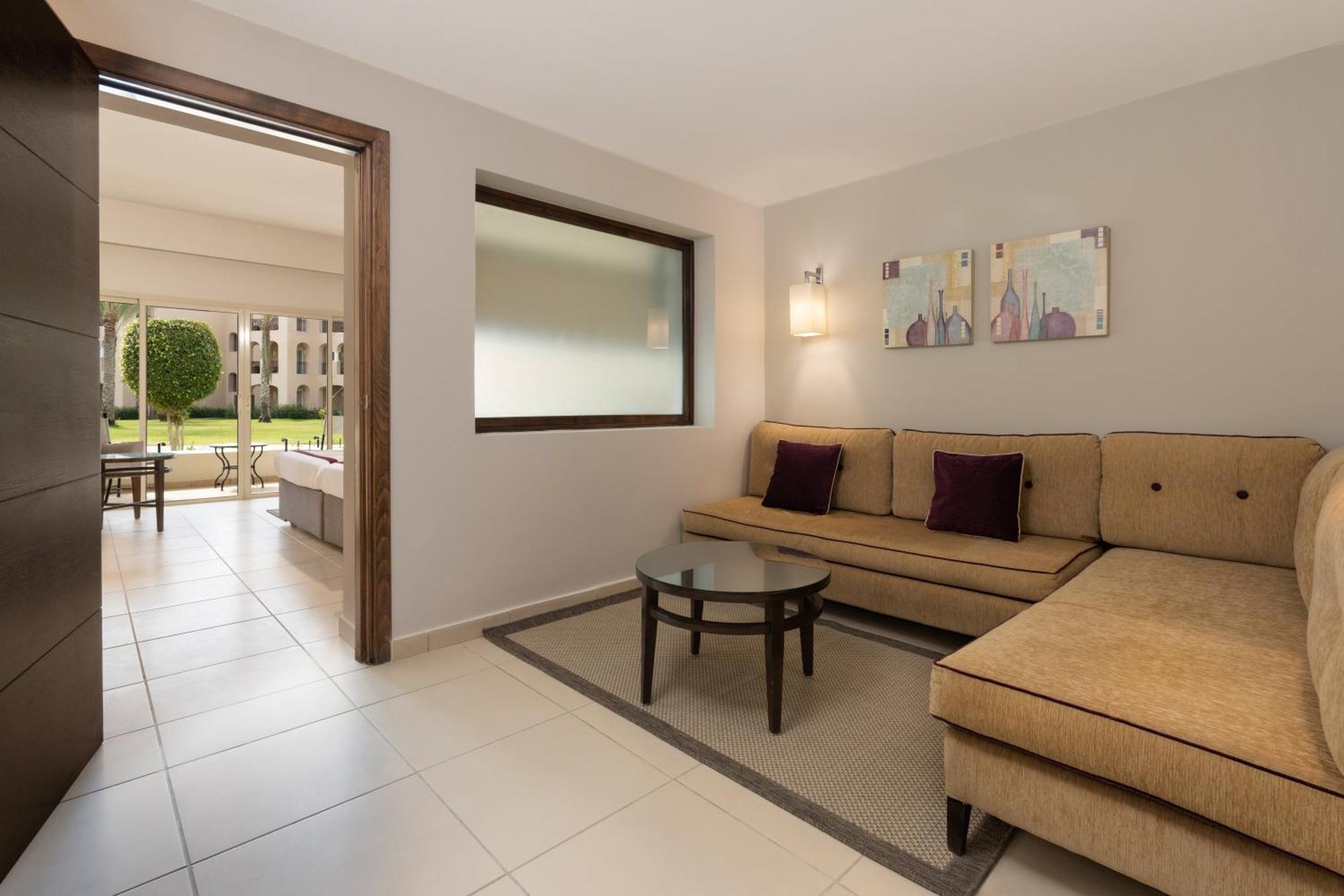Jaz Crystal, Almaza Bay Resort