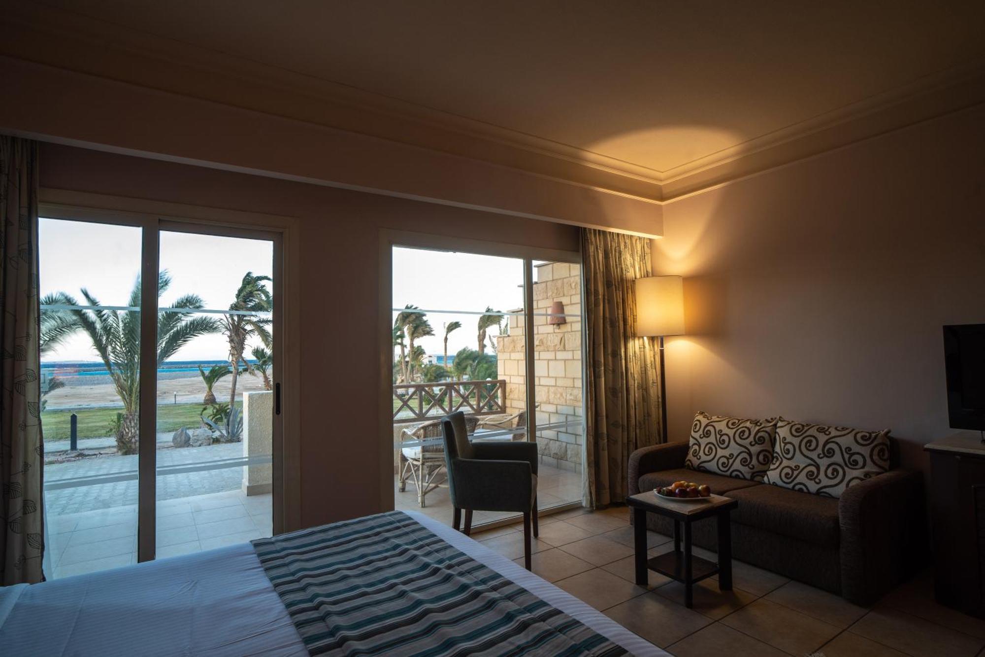 Coral Beach Resort 4*