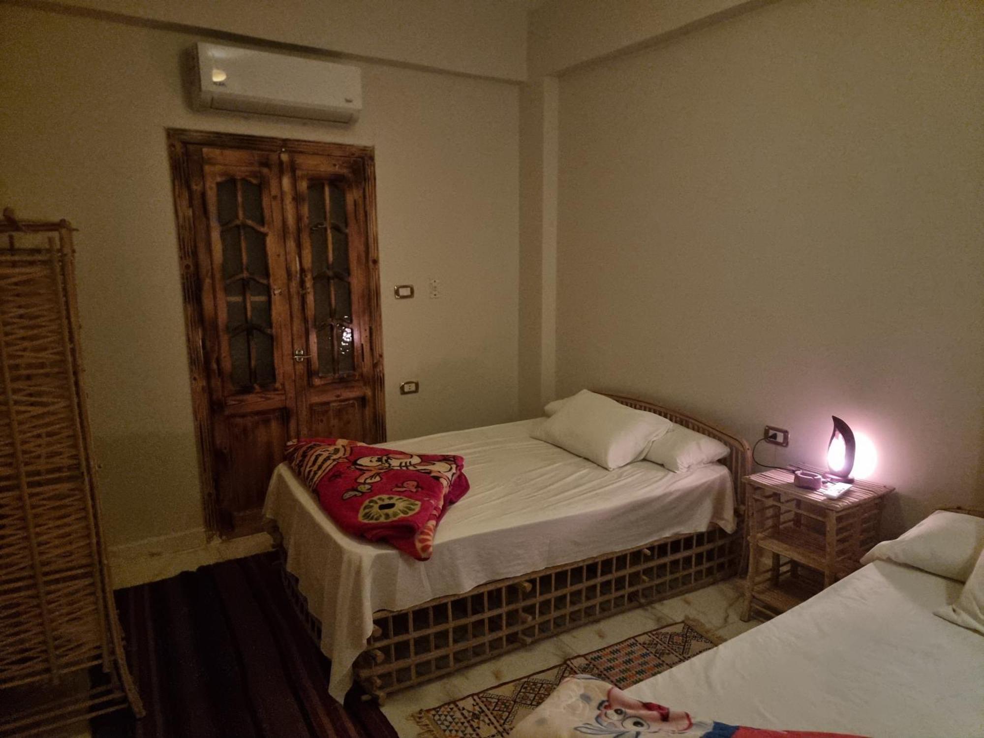 Semiramis Siwa Gazde/Camere de închiriat *