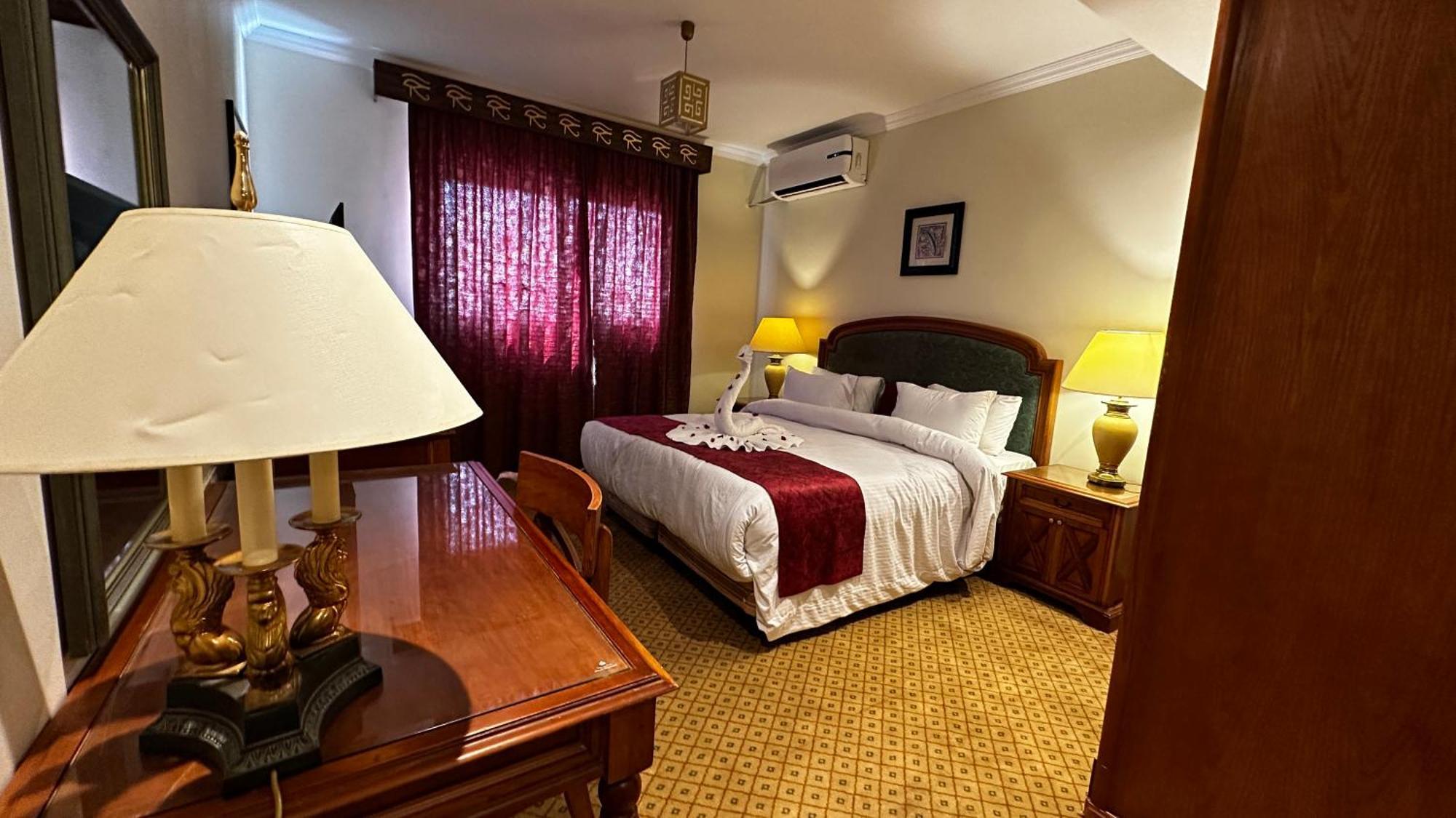 Pyramids Tower Hotel