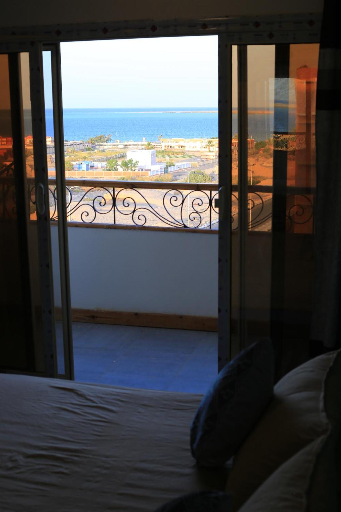 Heart Of Town Sea View *