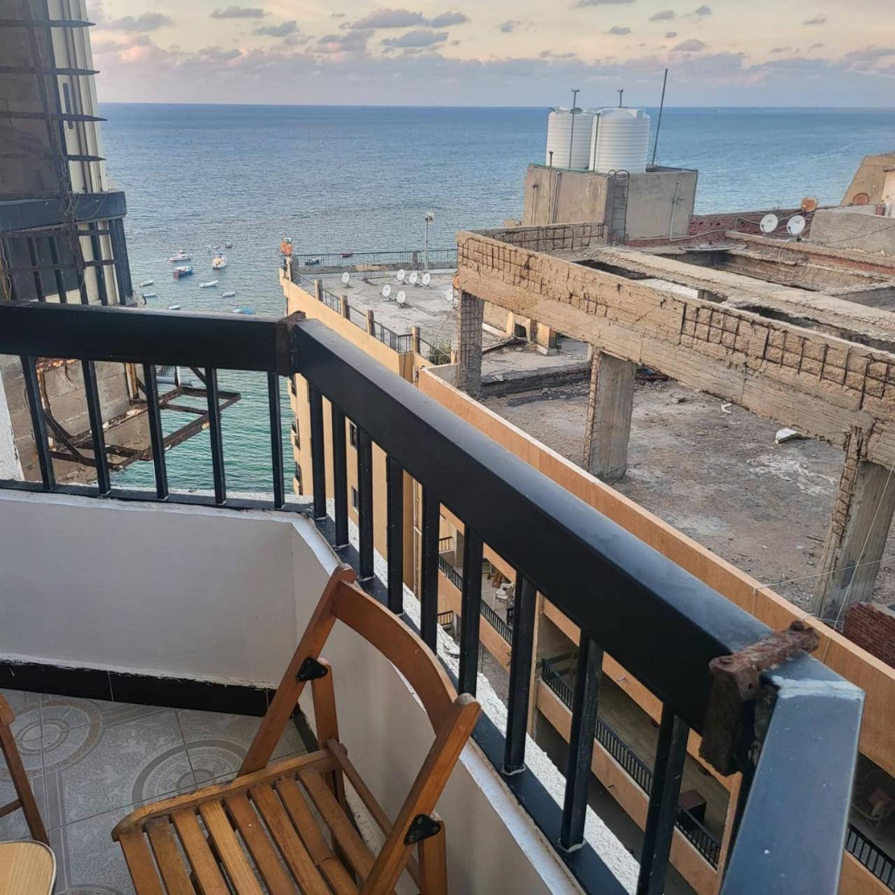 شقه فى ميامى بالاسكندريه مطله على البحر Apartment *