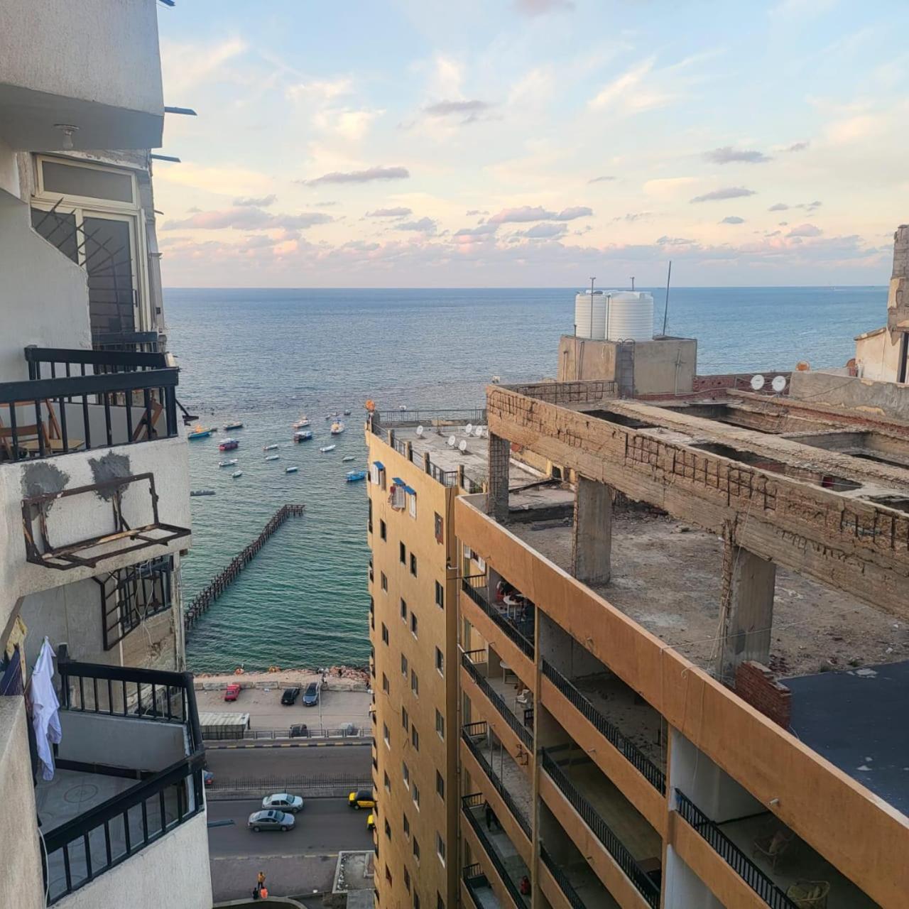 شقه فى ميامى بالاسكندريه مطله على البحر * Alexandria