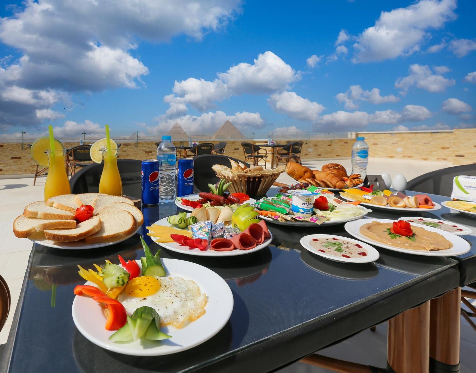 Guest house Venus Pyramids - Roof Access W Free Break Fast 3*