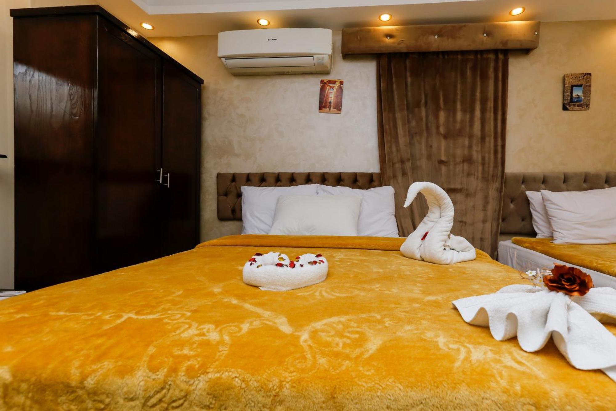 Venus Pyramids - Roof Access W Free Break Fast Guest house Kafrat al Jabal