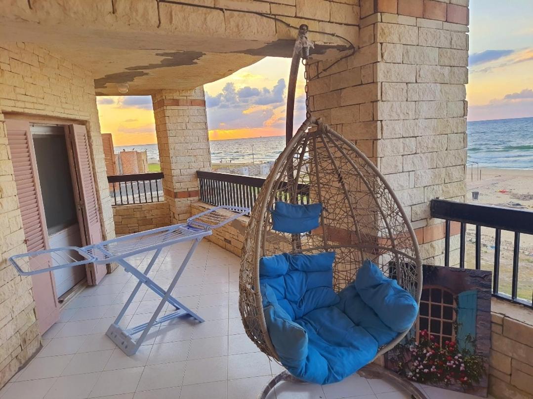 Bellevue Village Seaview Apartments: Family-friendly Agami Retreat