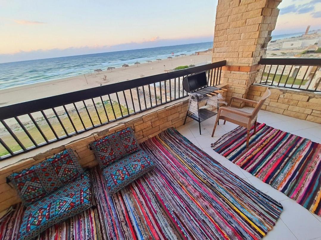 Bellevue Village Seaview Apartments: Family-friendly Agami Retreat *