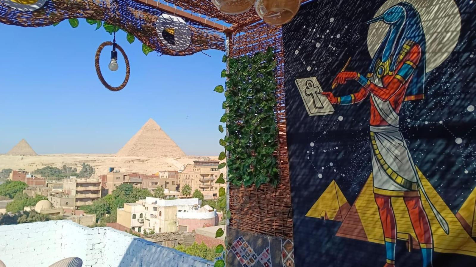 Loay Pyramids View Kahire